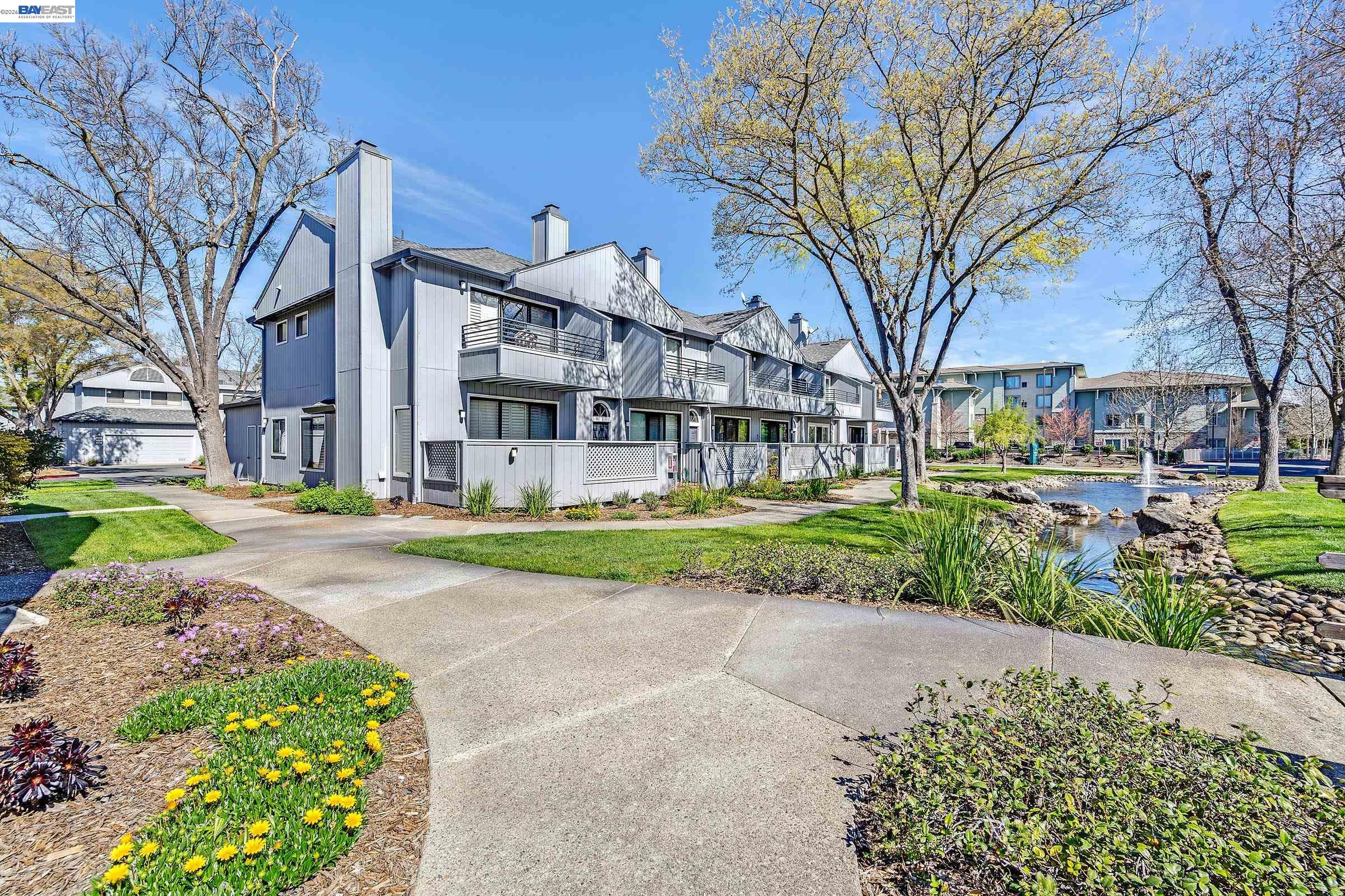 Detail Gallery Image 2 of 45 For 210 Sunspring Ct, Pleasant Hill,  CA 94523 - 3 Beds | 2/1 Baths