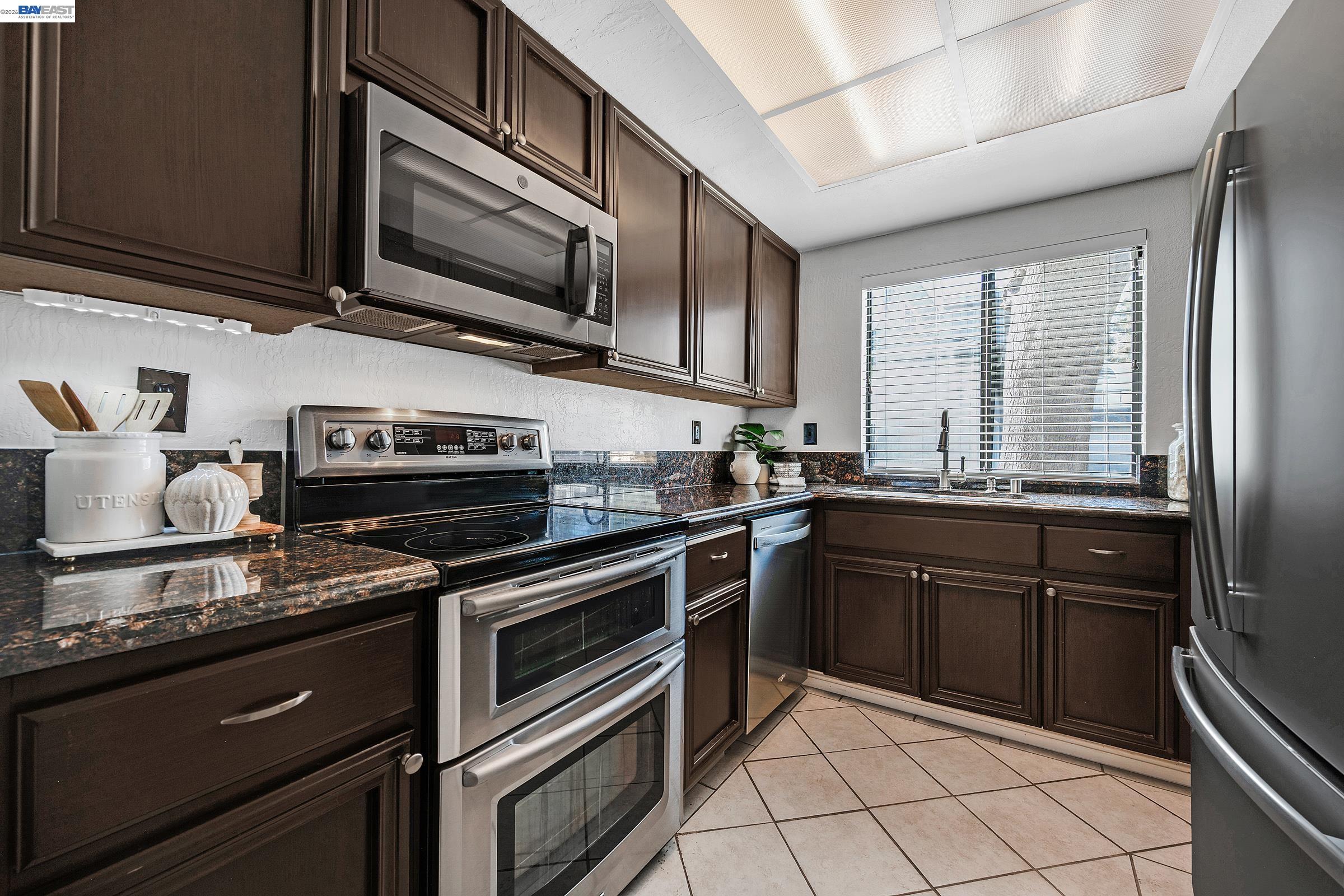 Detail Gallery Image 15 of 45 For 210 Sunspring Ct, Pleasant Hill,  CA 94523 - 3 Beds | 2/1 Baths