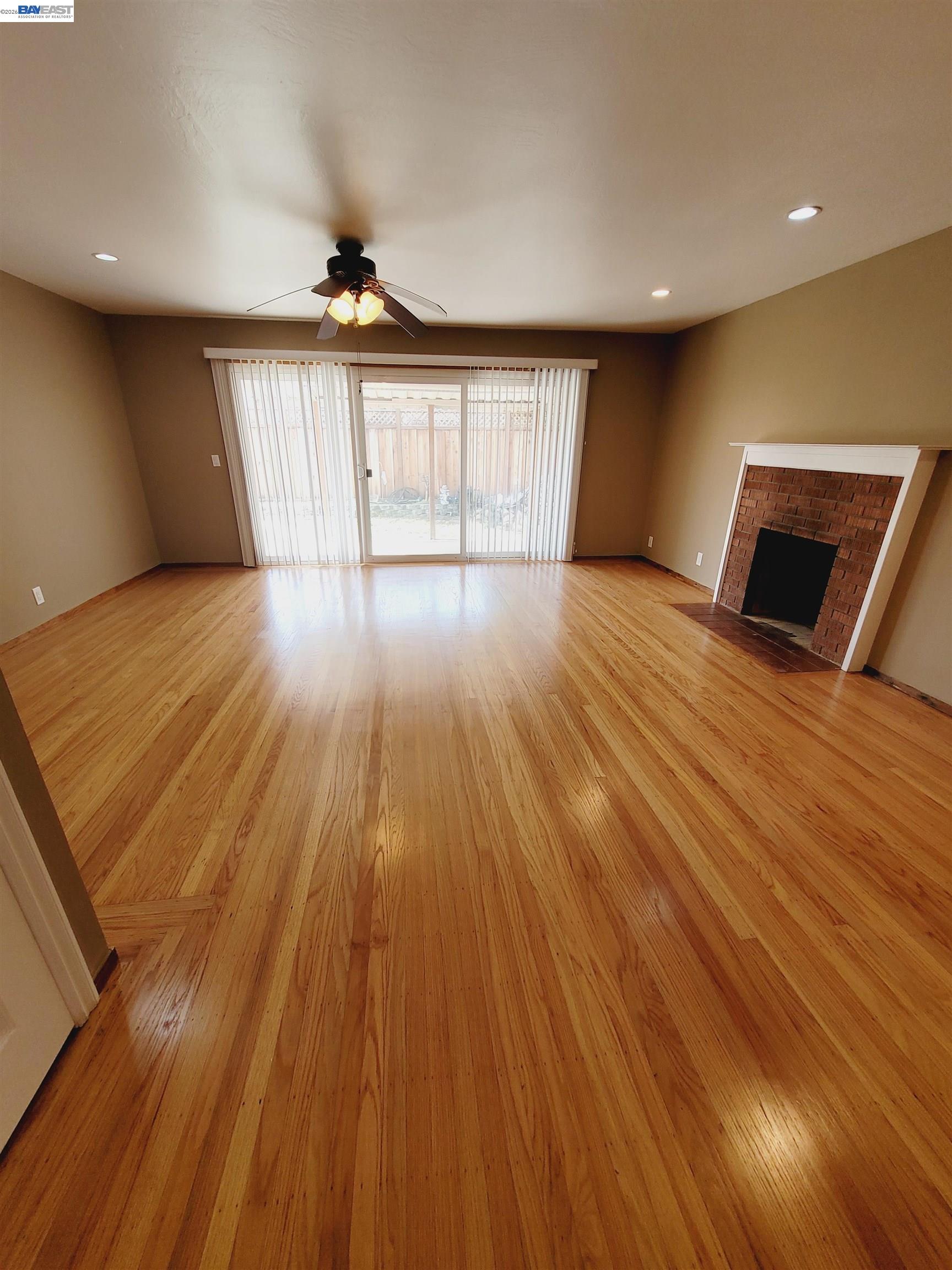 Detail Gallery Image 4 of 22 For 15781 via Teresa, San Lorenzo,  CA 94580 - 3 Beds | 2 Baths