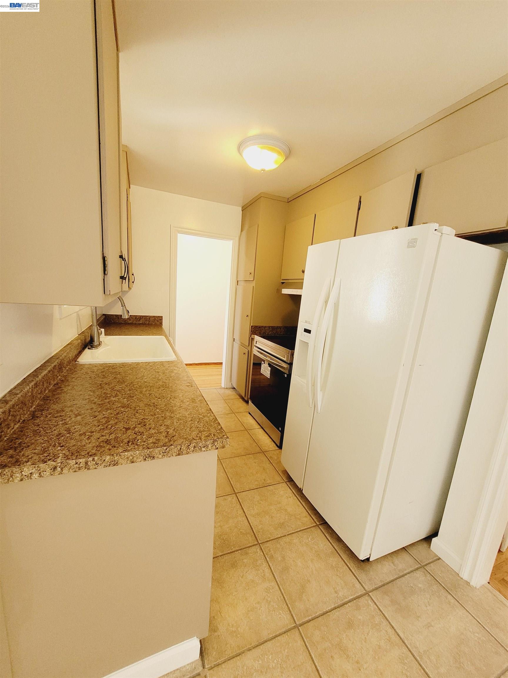 Detail Gallery Image 7 of 22 For 15781 via Teresa, San Lorenzo,  CA 94580 - 3 Beds | 2 Baths