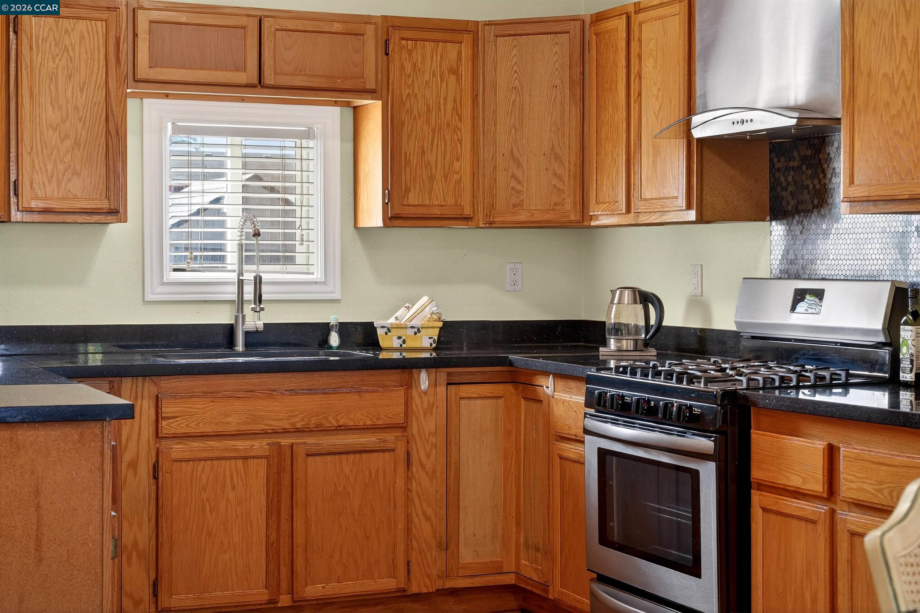 Detail Gallery Image 19 of 39 For 2138 Market Ave, San Pablo,  CA 94806 - 2 Beds | 1 Baths