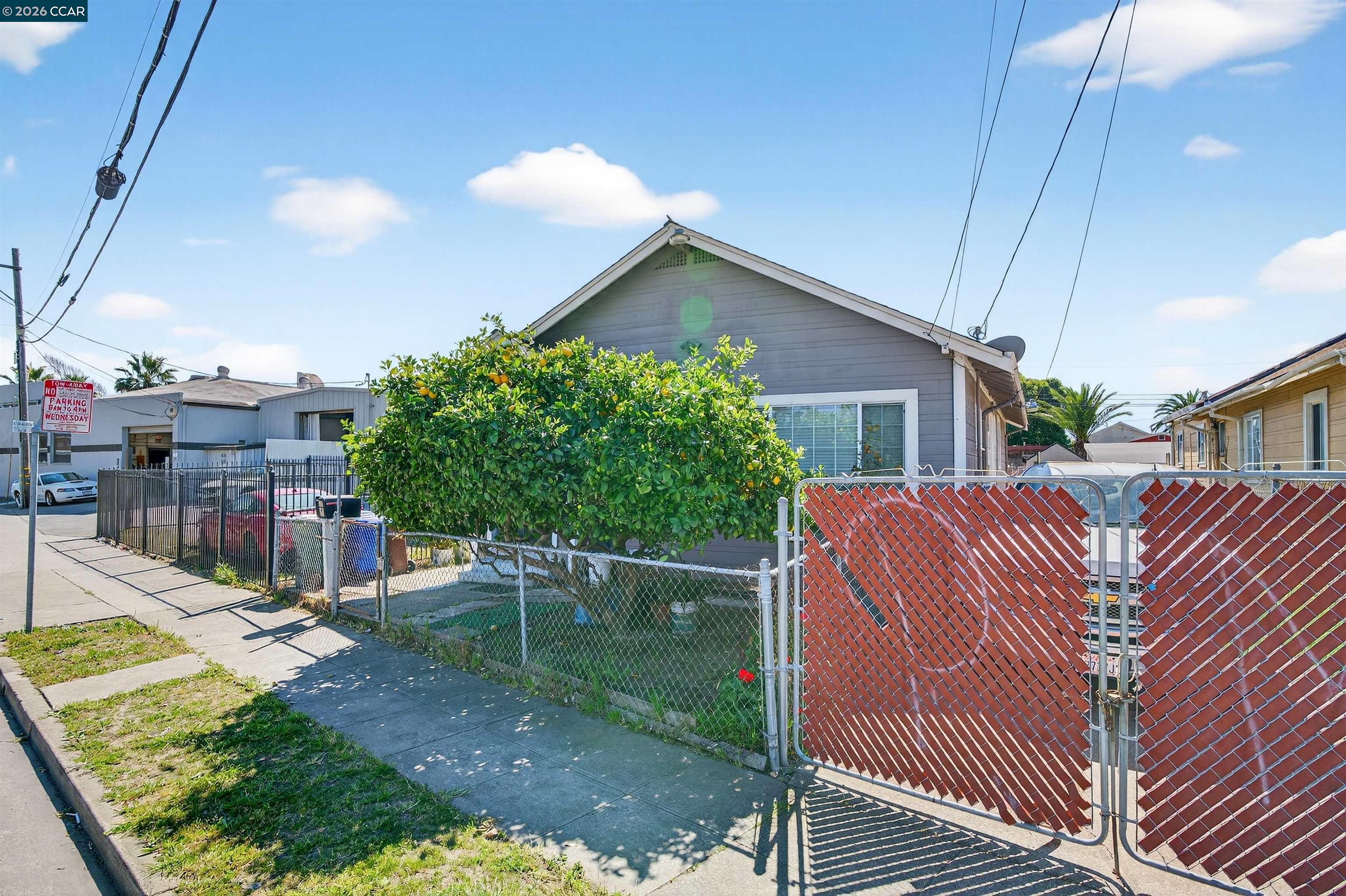 Detail Gallery Image 3 of 39 For 2138 Market Ave, San Pablo,  CA 94806 - 2 Beds | 1 Baths