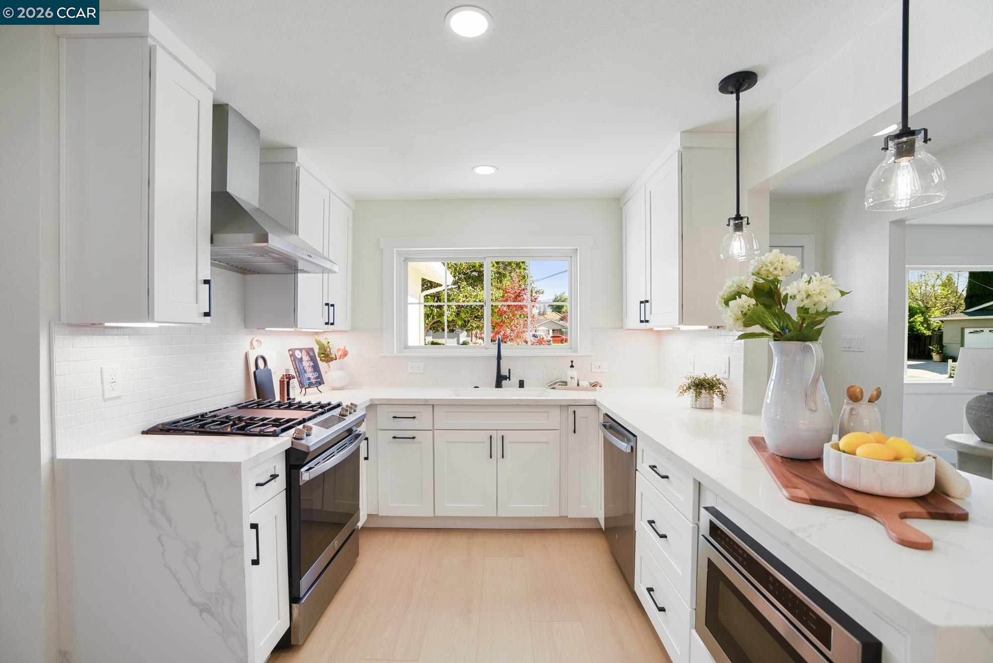 Detail Gallery Image 11 of 51 For 1543 Laverne Ct, Concord,  CA 94521 - 4 Beds | 2 Baths