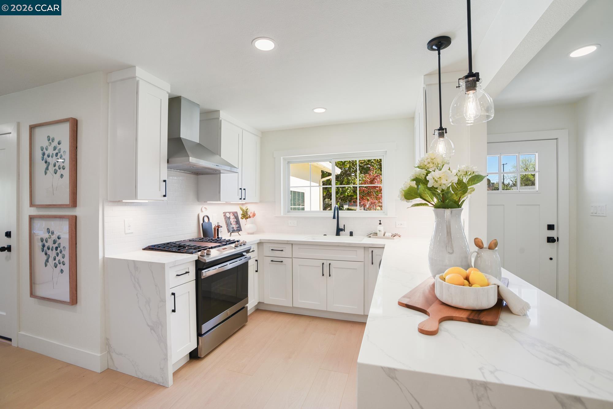 Detail Gallery Image 12 of 51 For 1543 Laverne Ct, Concord,  CA 94521 - 4 Beds | 2 Baths