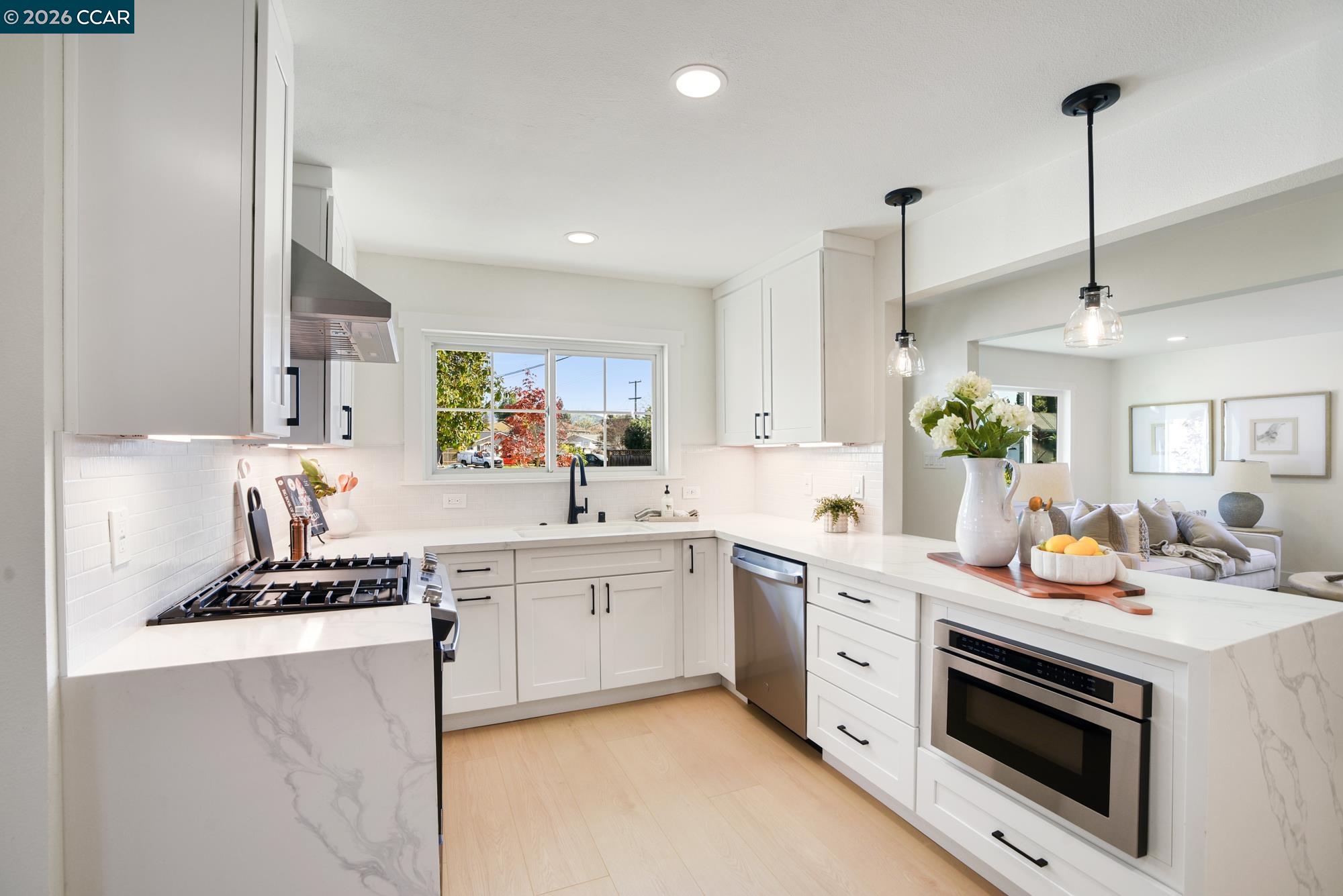 Detail Gallery Image 13 of 51 For 1543 Laverne Ct, Concord,  CA 94521 - 4 Beds | 2 Baths