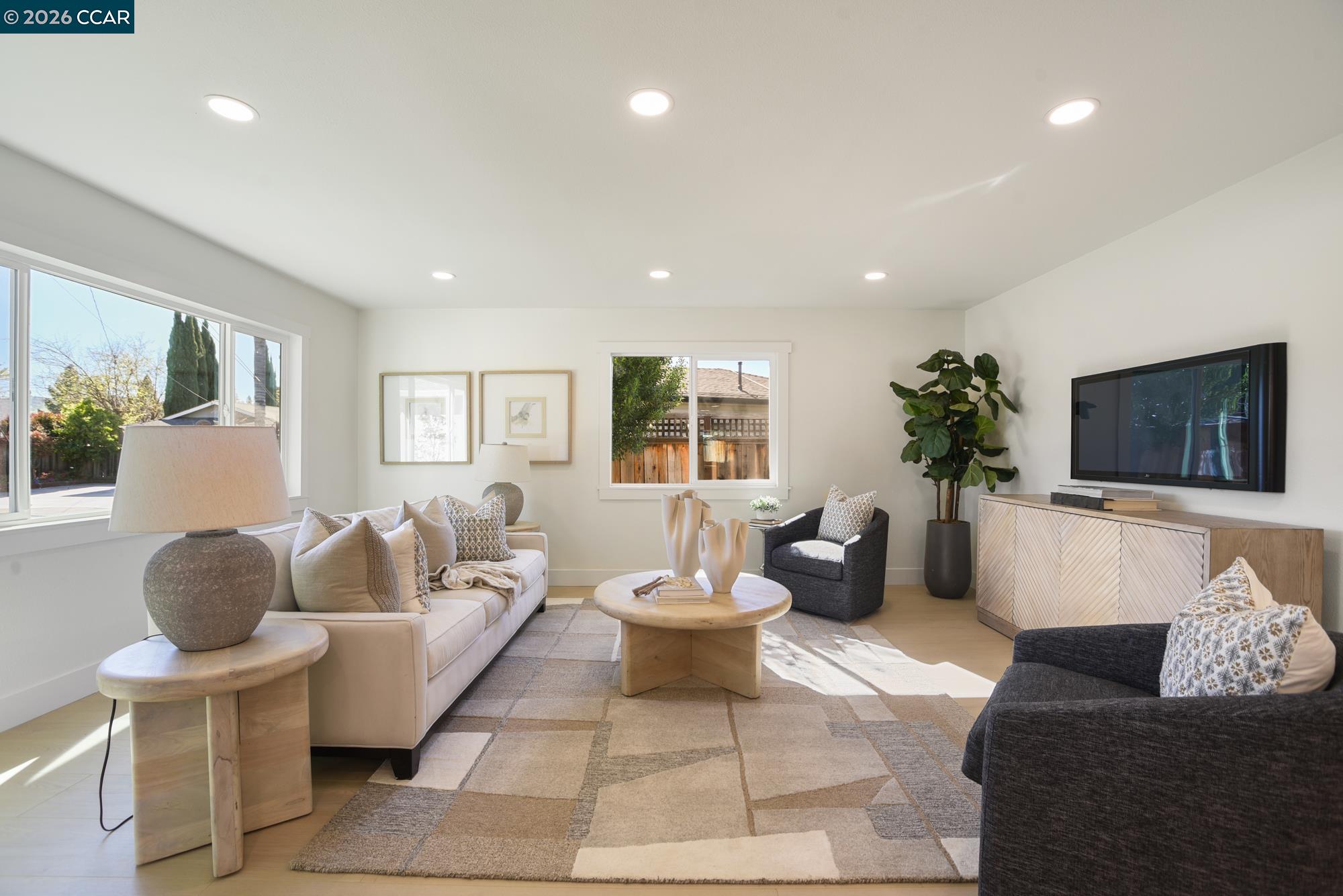 Detail Gallery Image 7 of 51 For 1543 Laverne Ct, Concord,  CA 94521 - 4 Beds | 2 Baths