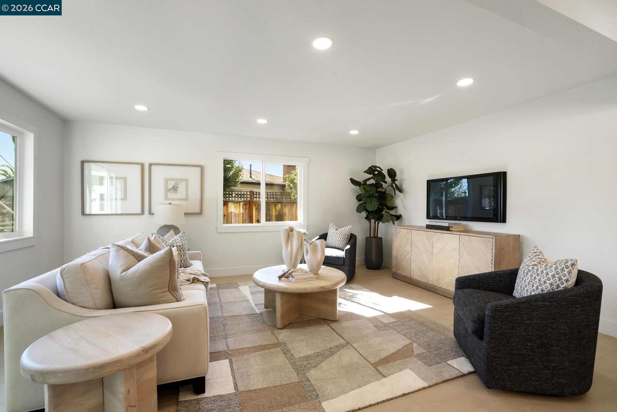 Detail Gallery Image 9 of 51 For 1543 Laverne Ct, Concord,  CA 94521 - 4 Beds | 2 Baths