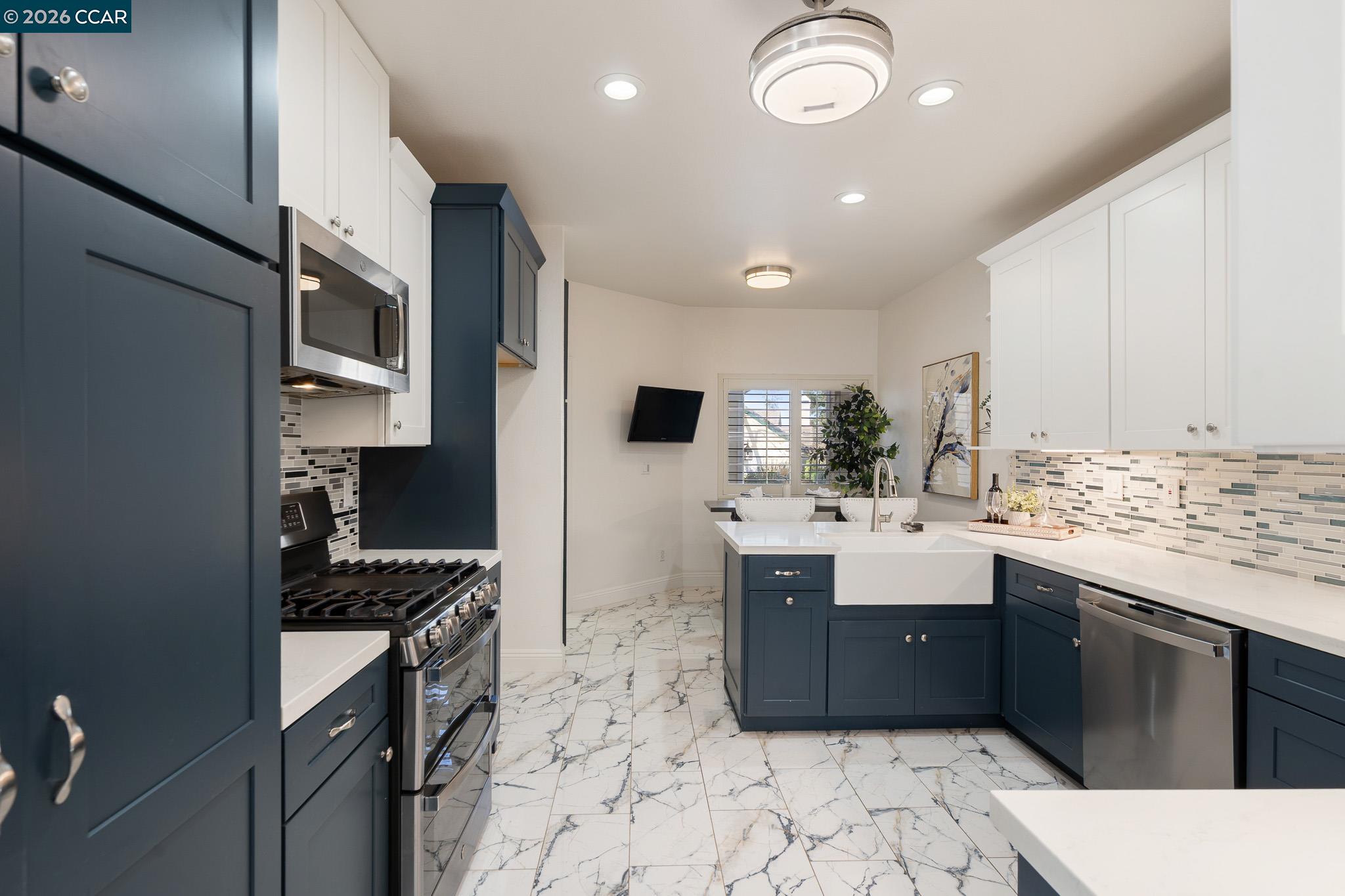 Detail Gallery Image 5 of 55 For 1383 Shell Ln, Clayton,  CA 94517 - 3 Beds | 3 Baths