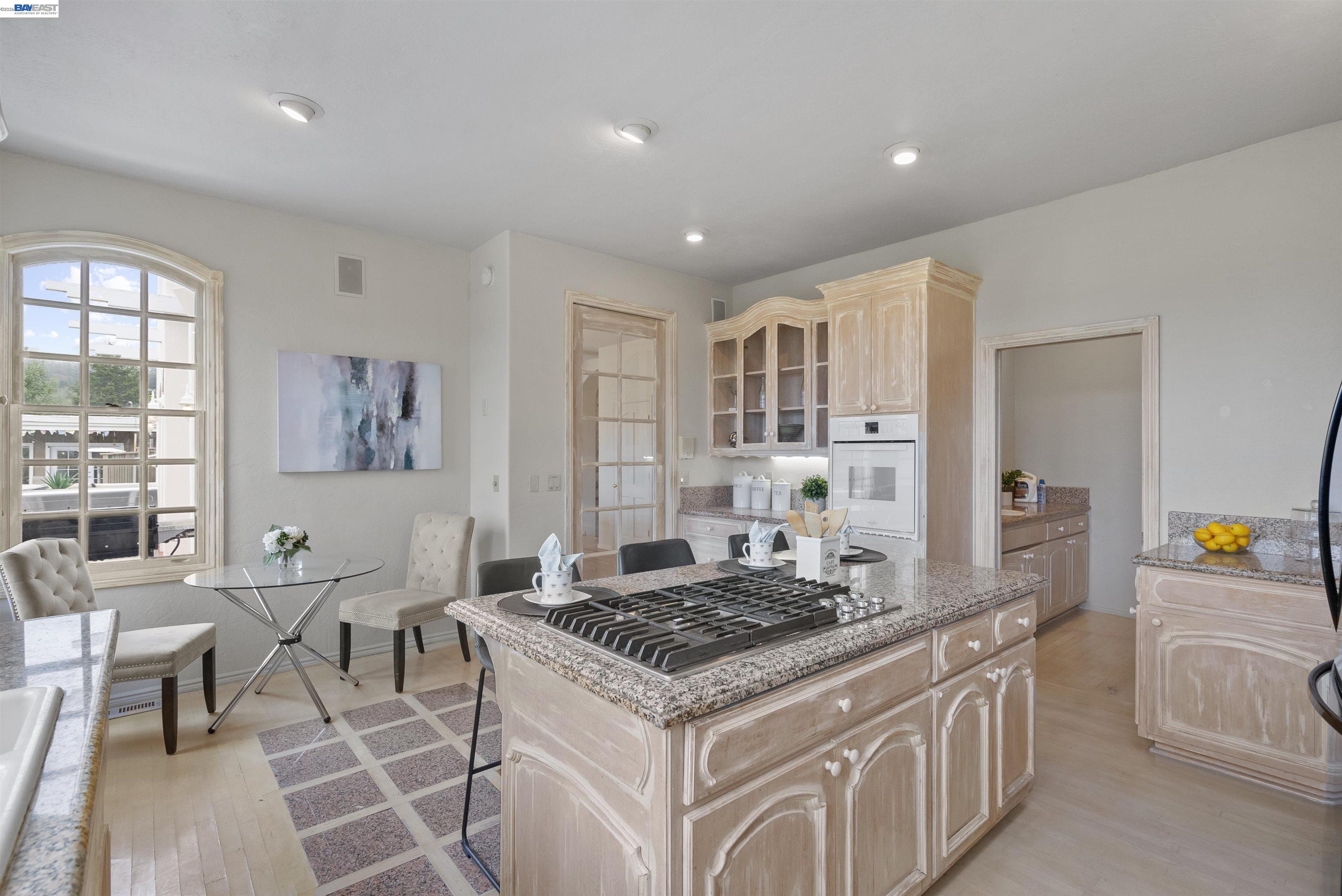 Detail Gallery Image 8 of 33 For 112 Sunset Ter, Scotts Valley,  CA 95066 - 4 Beds | 3/1 Baths