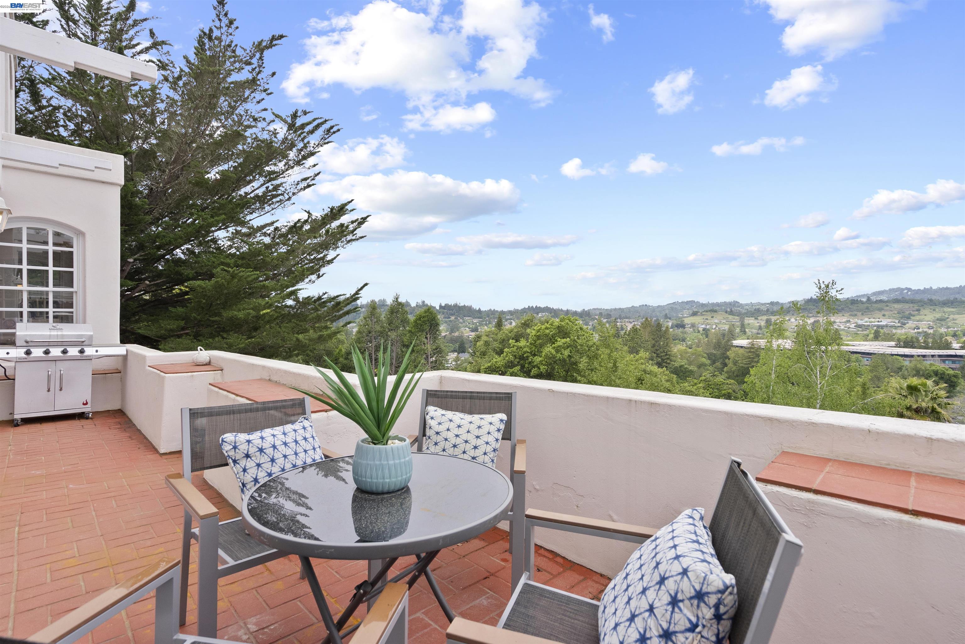 Detail Gallery Image 10 of 33 For 112 Sunset Ter, Scotts Valley,  CA 95066 - 4 Beds | 3/1 Baths