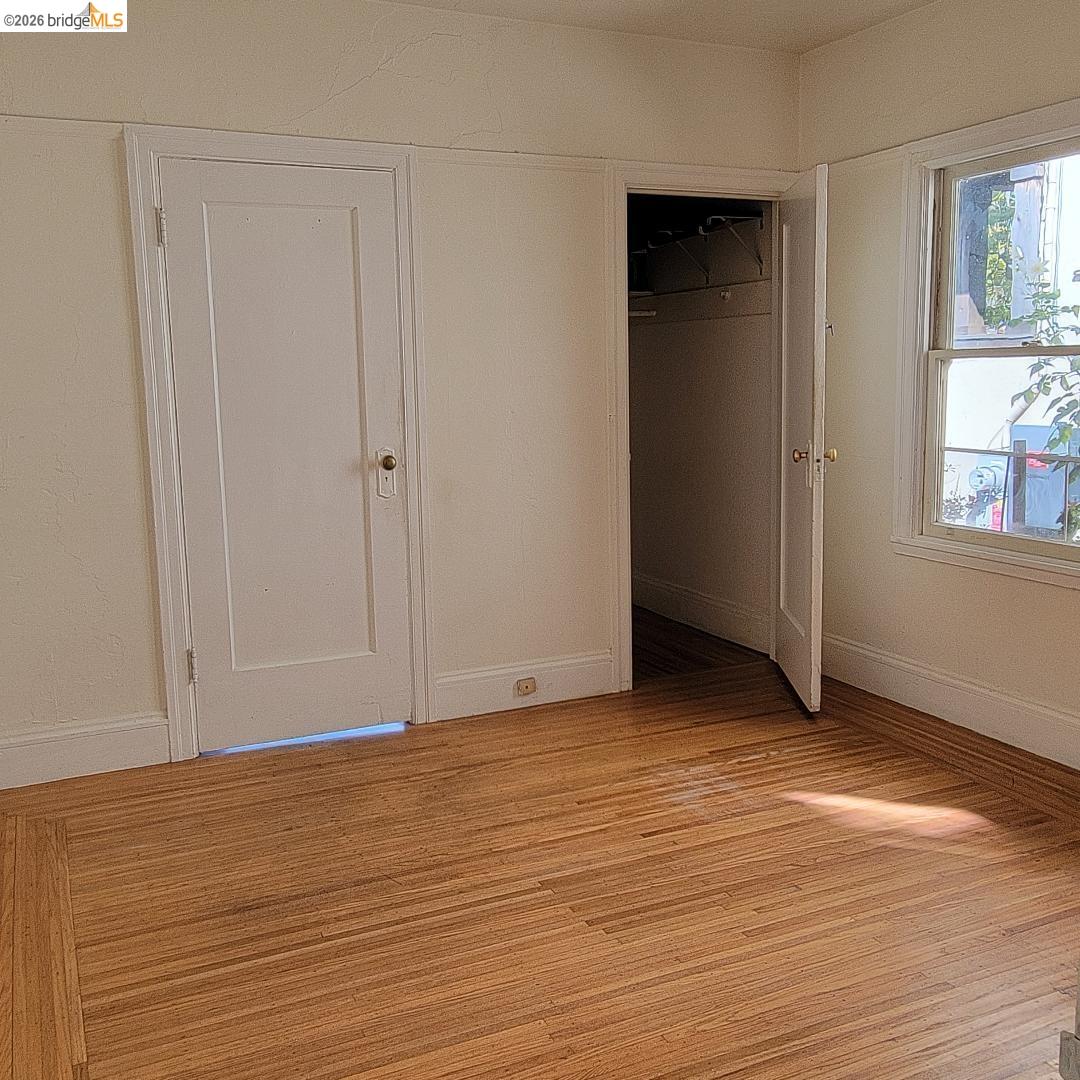 Detail Gallery Image 12 of 22 For 731 Santa Fe Ave., Albany,  CA 94706-1805 - 3 Beds | 1 Baths