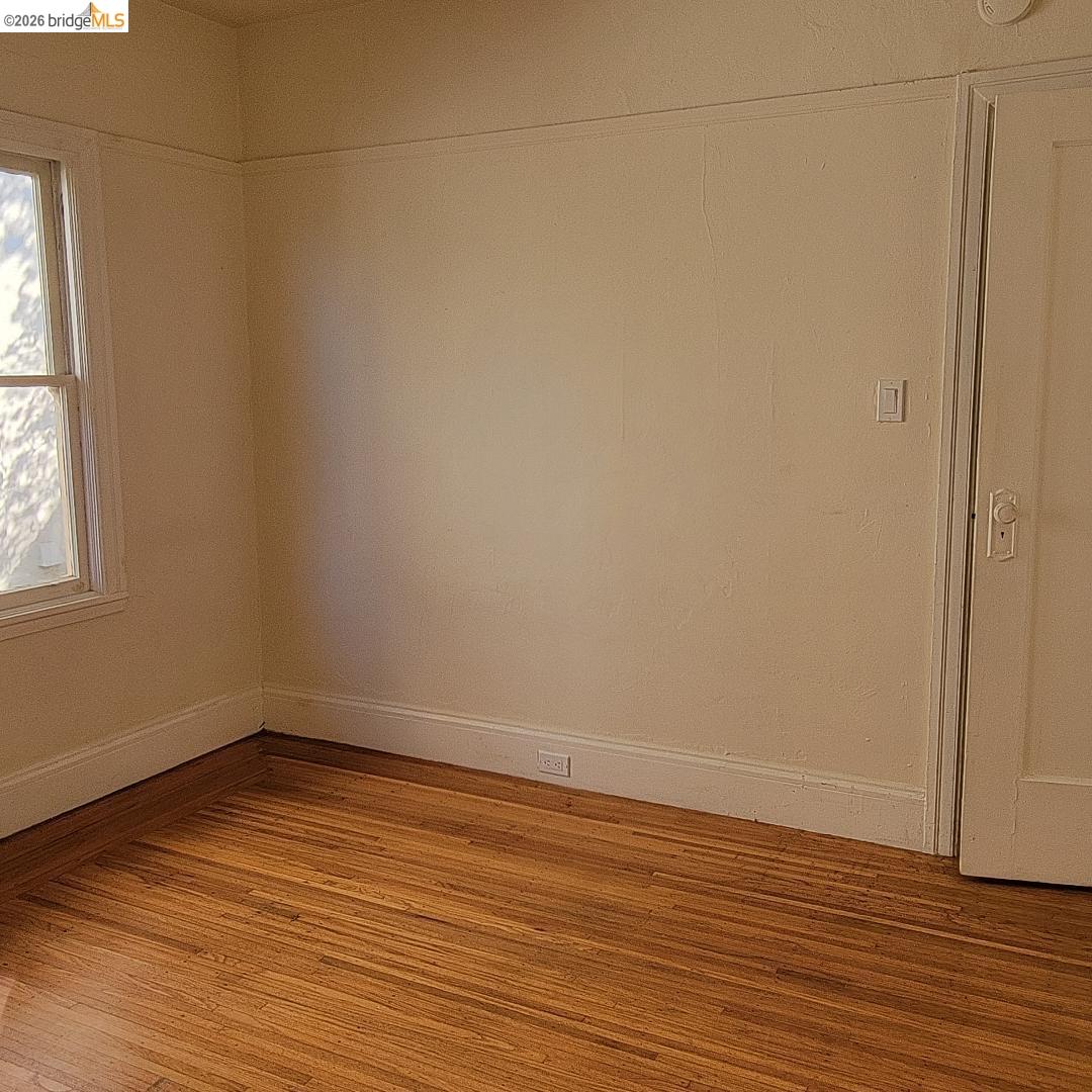 Detail Gallery Image 13 of 22 For 731 Santa Fe Ave., Albany,  CA 94706-1805 - 3 Beds | 1 Baths