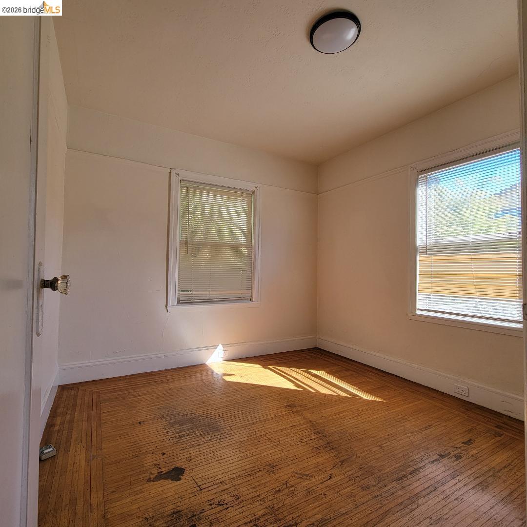 Detail Gallery Image 16 of 22 For 731 Santa Fe Ave., Albany,  CA 94706-1805 - 3 Beds | 1 Baths
