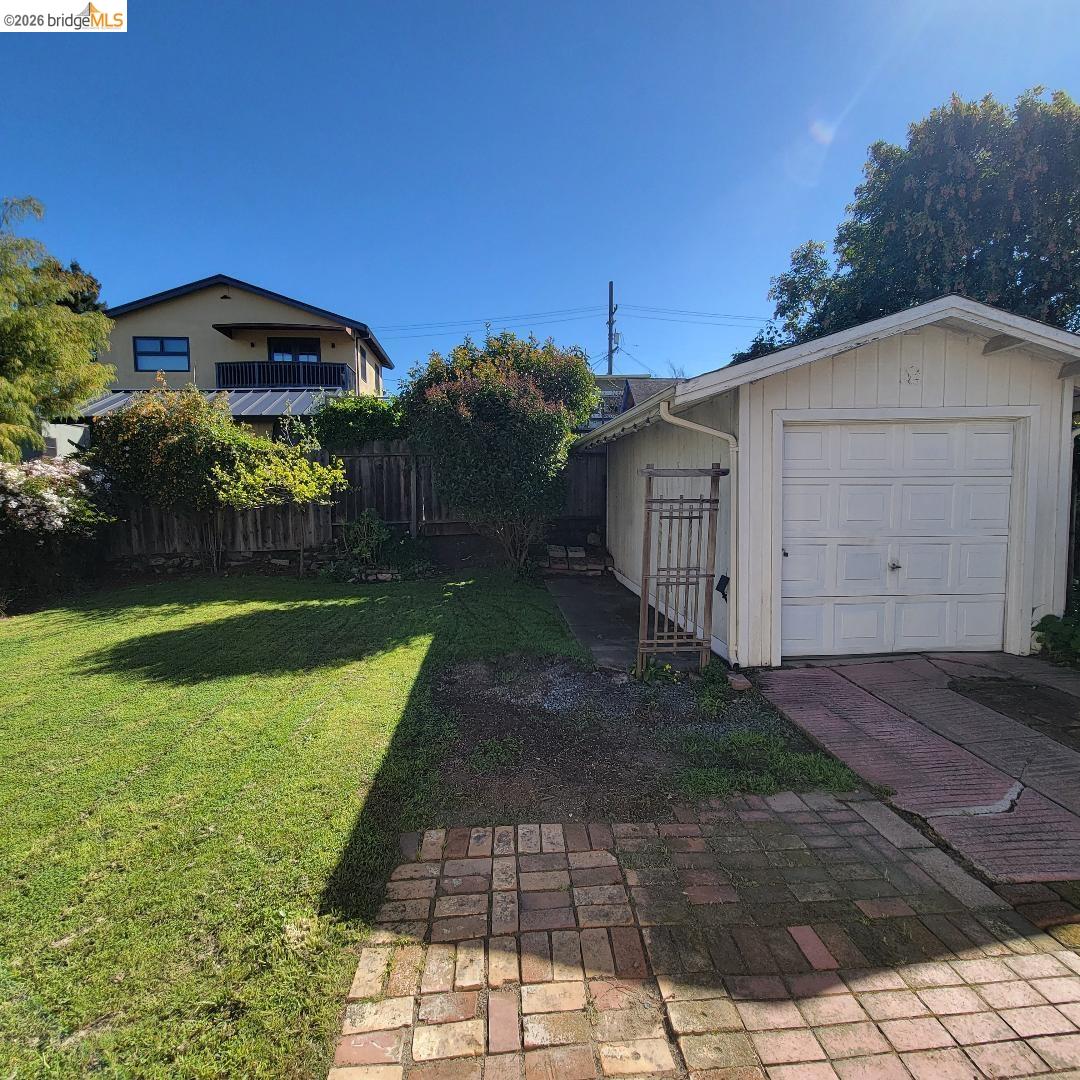 Detail Gallery Image 20 of 22 For 731 Santa Fe Ave., Albany,  CA 94706-1805 - 3 Beds | 1 Baths