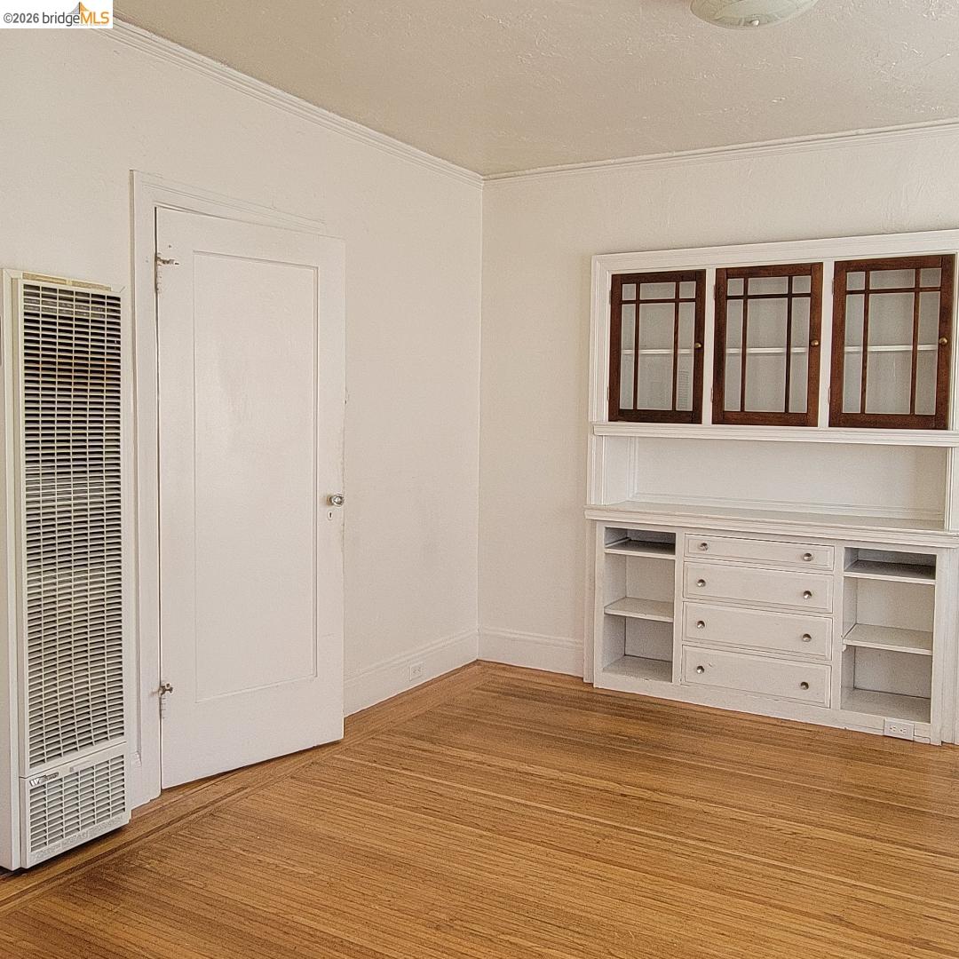Detail Gallery Image 6 of 22 For 731 Santa Fe Ave., Albany,  CA 94706-1805 - 3 Beds | 1 Baths