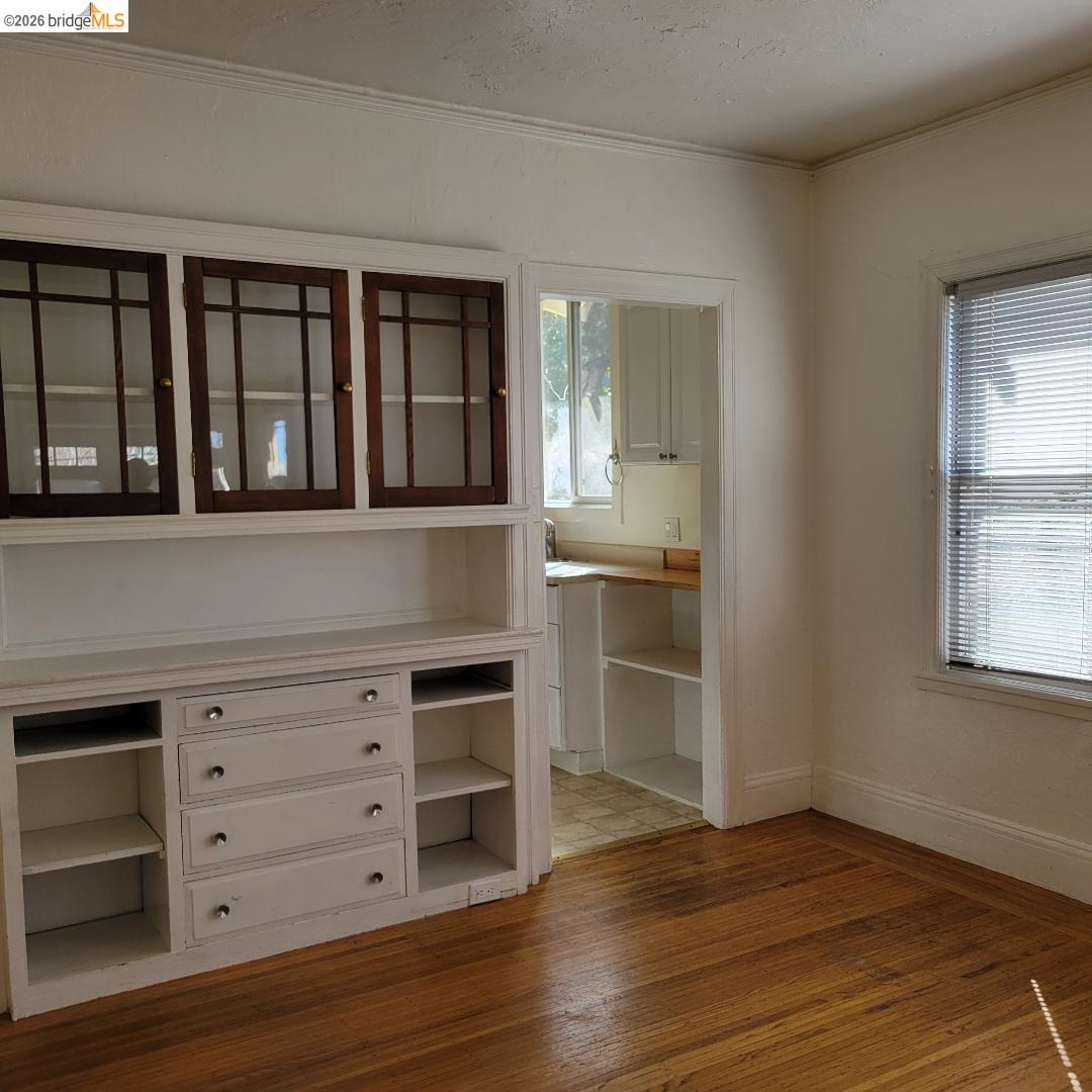 Detail Gallery Image 7 of 22 For 731 Santa Fe Ave., Albany,  CA 94706-1805 - 3 Beds | 1 Baths