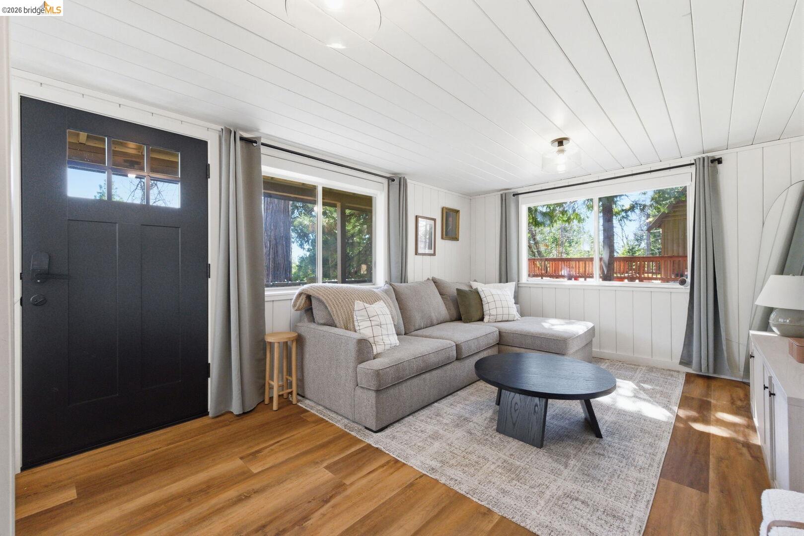 Detail Gallery Image 4 of 33 For 20764 Hekeke Ln, Mi Wuk Village,  CA 95346 - 3 Beds | 2 Baths