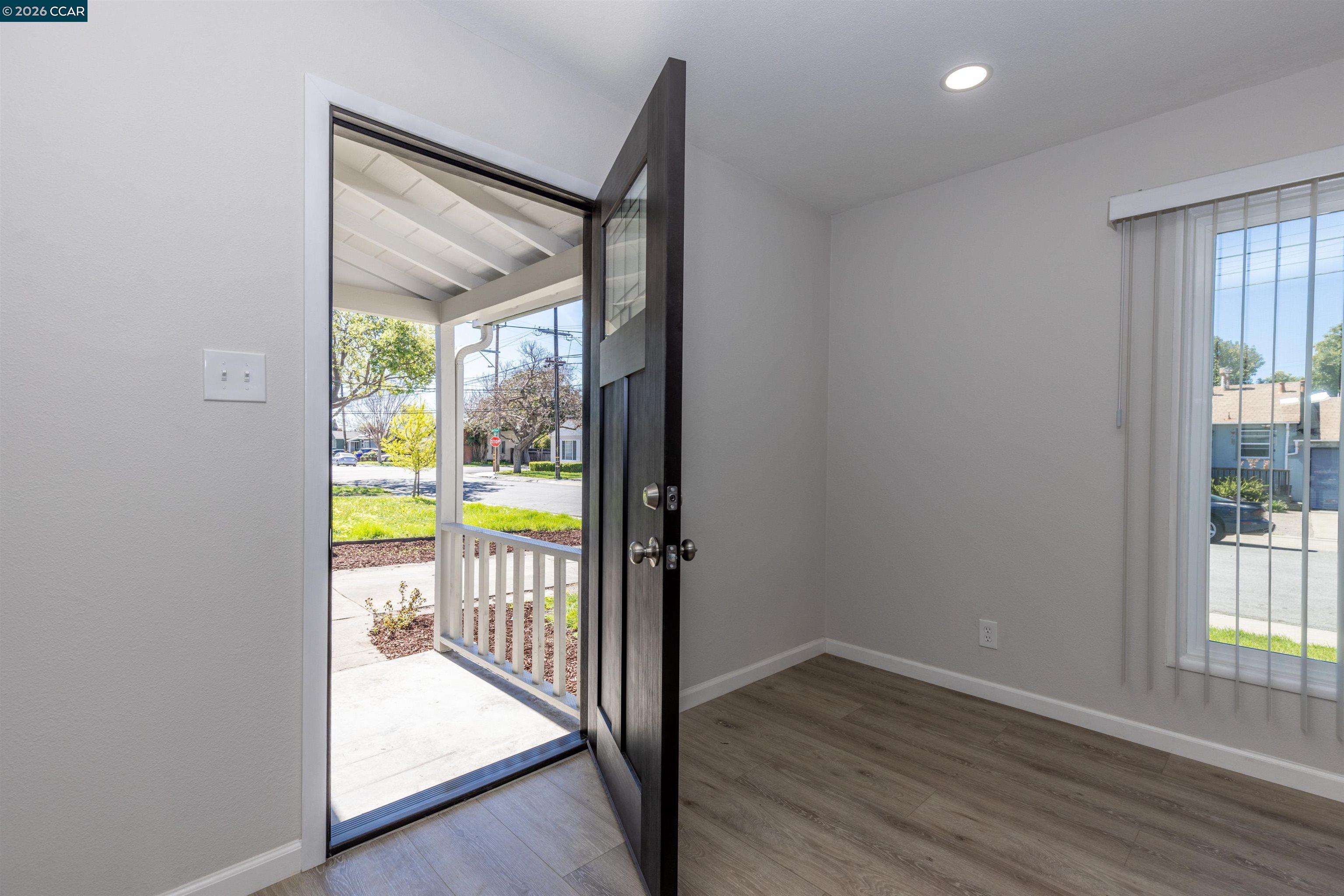 Detail Gallery Image 4 of 30 For 15090 Edgemoor St, San Leandro,  CA 94579 - 3 Beds | 1 Baths