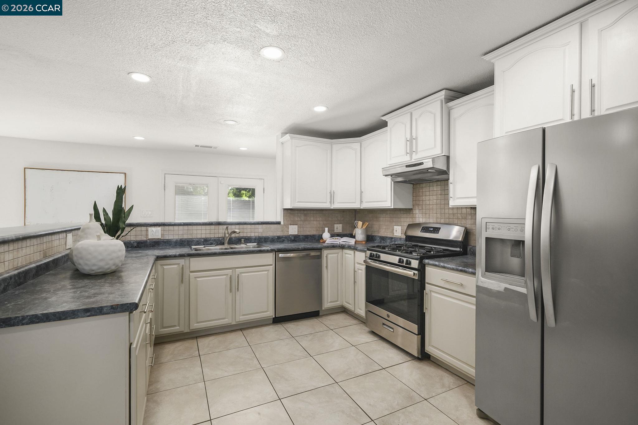 Detail Gallery Image 11 of 27 For 464 Palm Avenue, Martinez,  CA 94553 - 3 Beds | 2 Baths