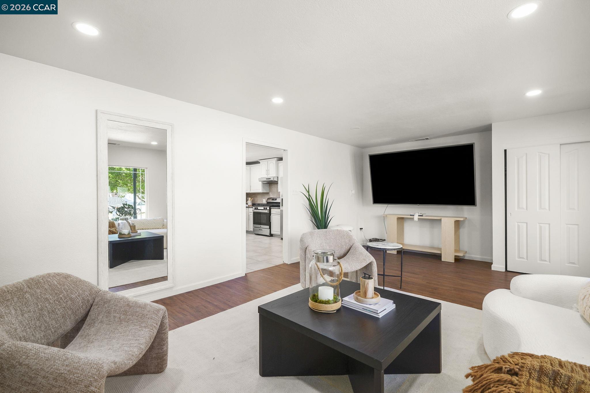 Detail Gallery Image 5 of 27 For 464 Palm Avenue, Martinez,  CA 94553 - 3 Beds | 2 Baths