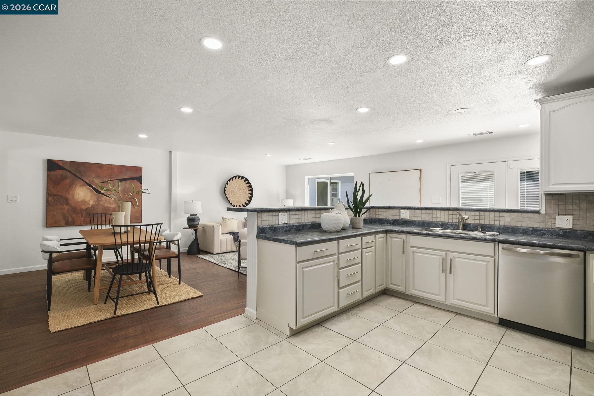 Detail Gallery Image 10 of 27 For 464 Palm Avenue, Martinez,  CA 94553 - 3 Beds | 2 Baths