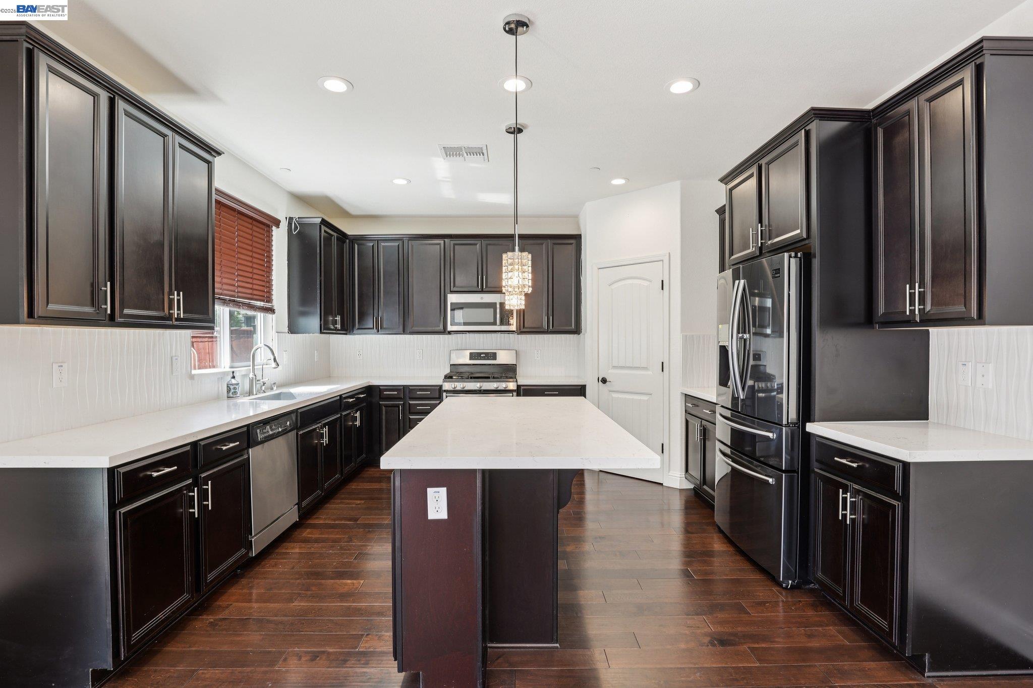 Detail Gallery Image 11 of 58 For 510 E Albertina Ave, Mountain House,  CA 95391 - 5 Beds | 4 Baths