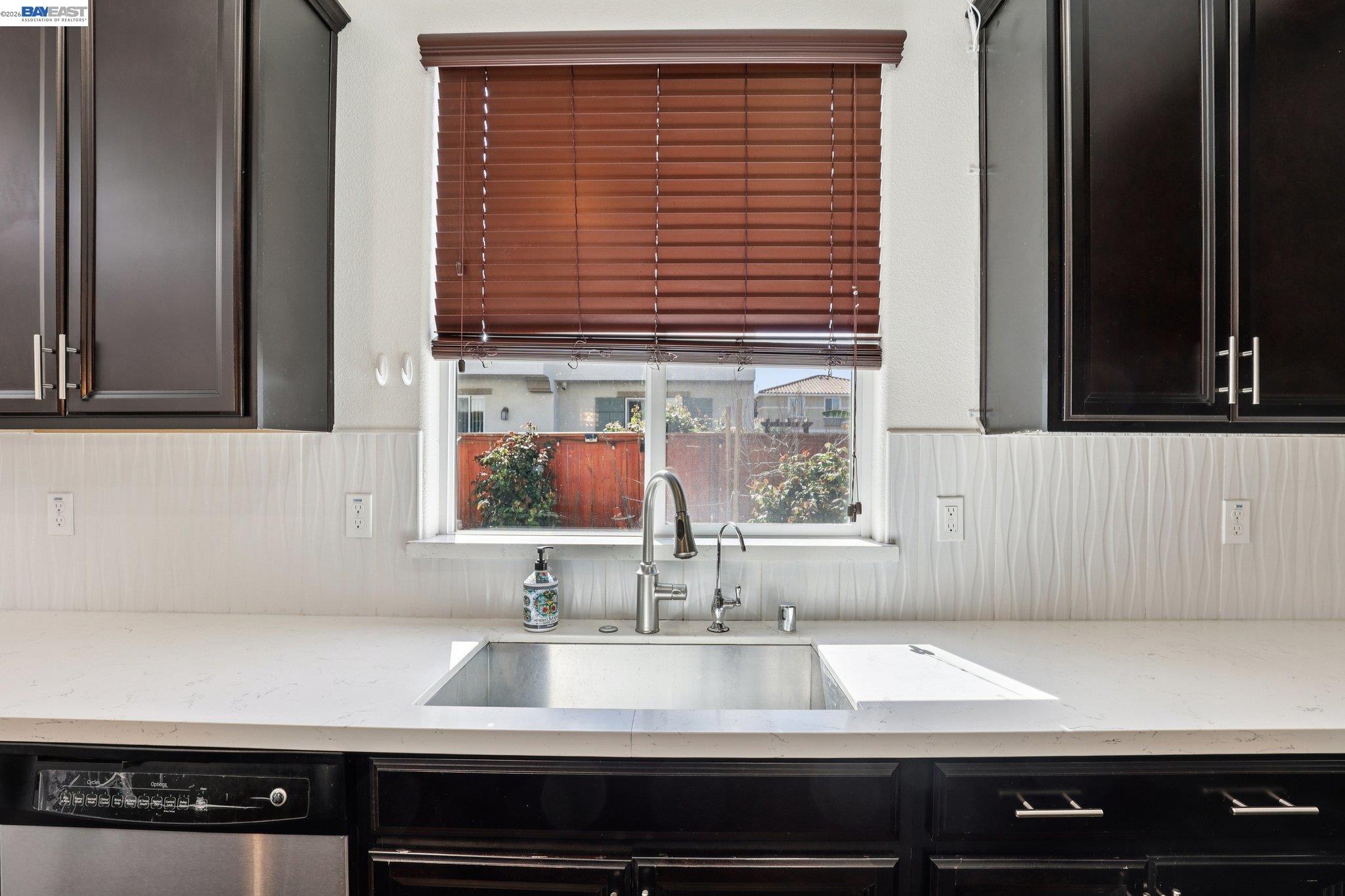 Detail Gallery Image 14 of 58 For 510 E Albertina Ave, Mountain House,  CA 95391 - 5 Beds | 4 Baths