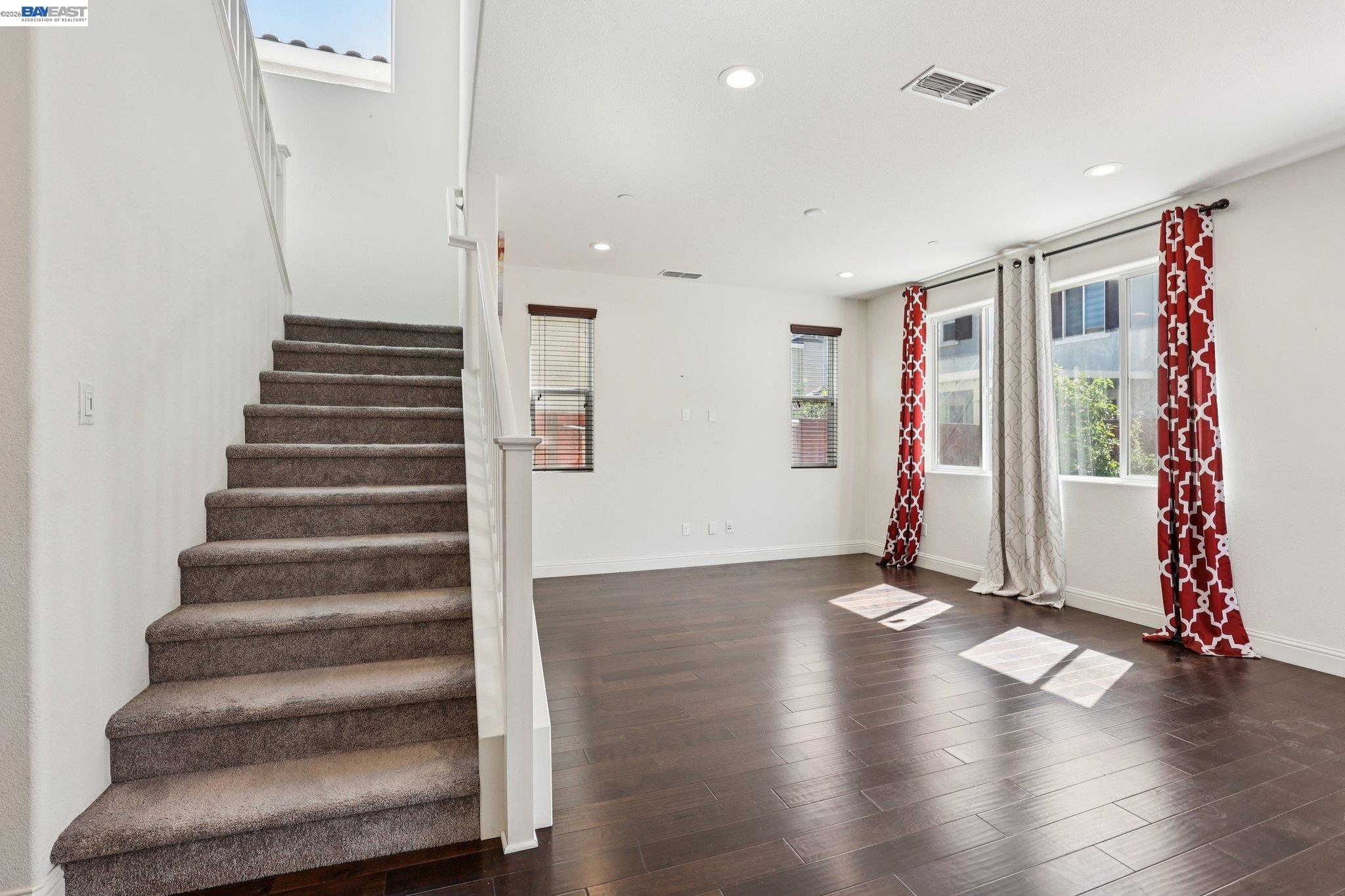 Detail Gallery Image 4 of 58 For 510 E Albertina Ave, Mountain House,  CA 95391 - 5 Beds | 4 Baths