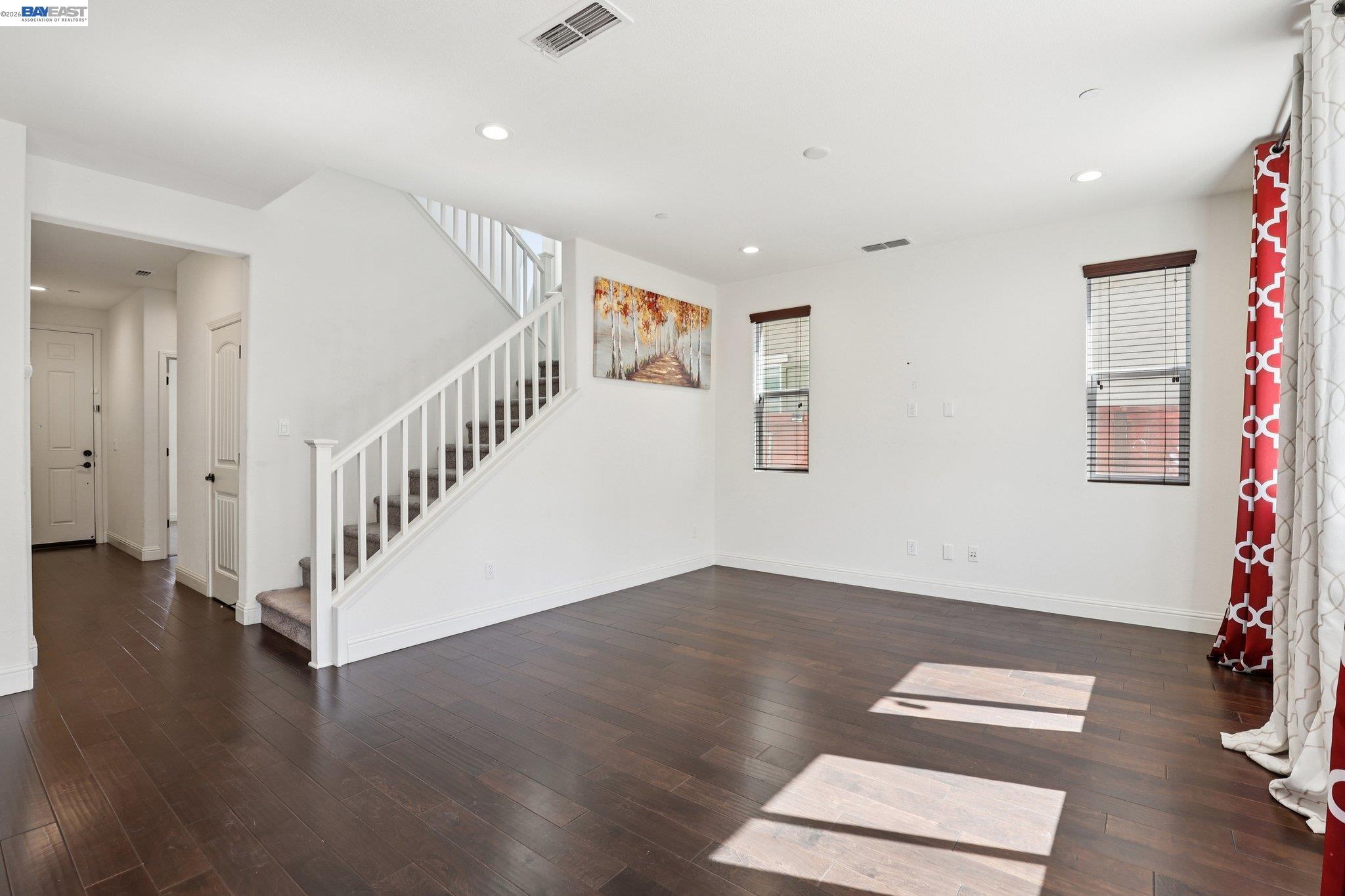 Detail Gallery Image 5 of 58 For 510 E Albertina Ave, Mountain House,  CA 95391 - 5 Beds | 4 Baths