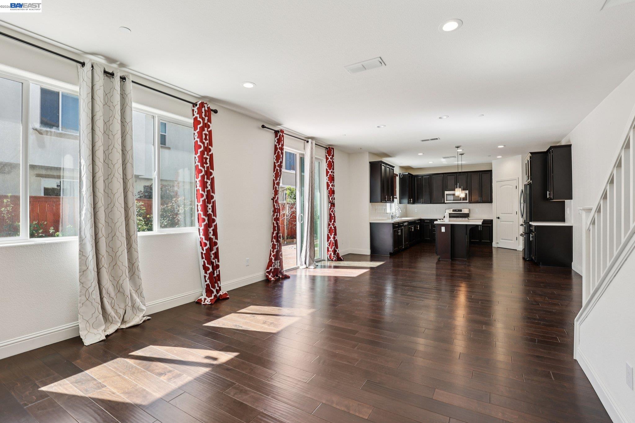 Detail Gallery Image 7 of 58 For 510 E Albertina Ave, Mountain House,  CA 95391 - 5 Beds | 4 Baths