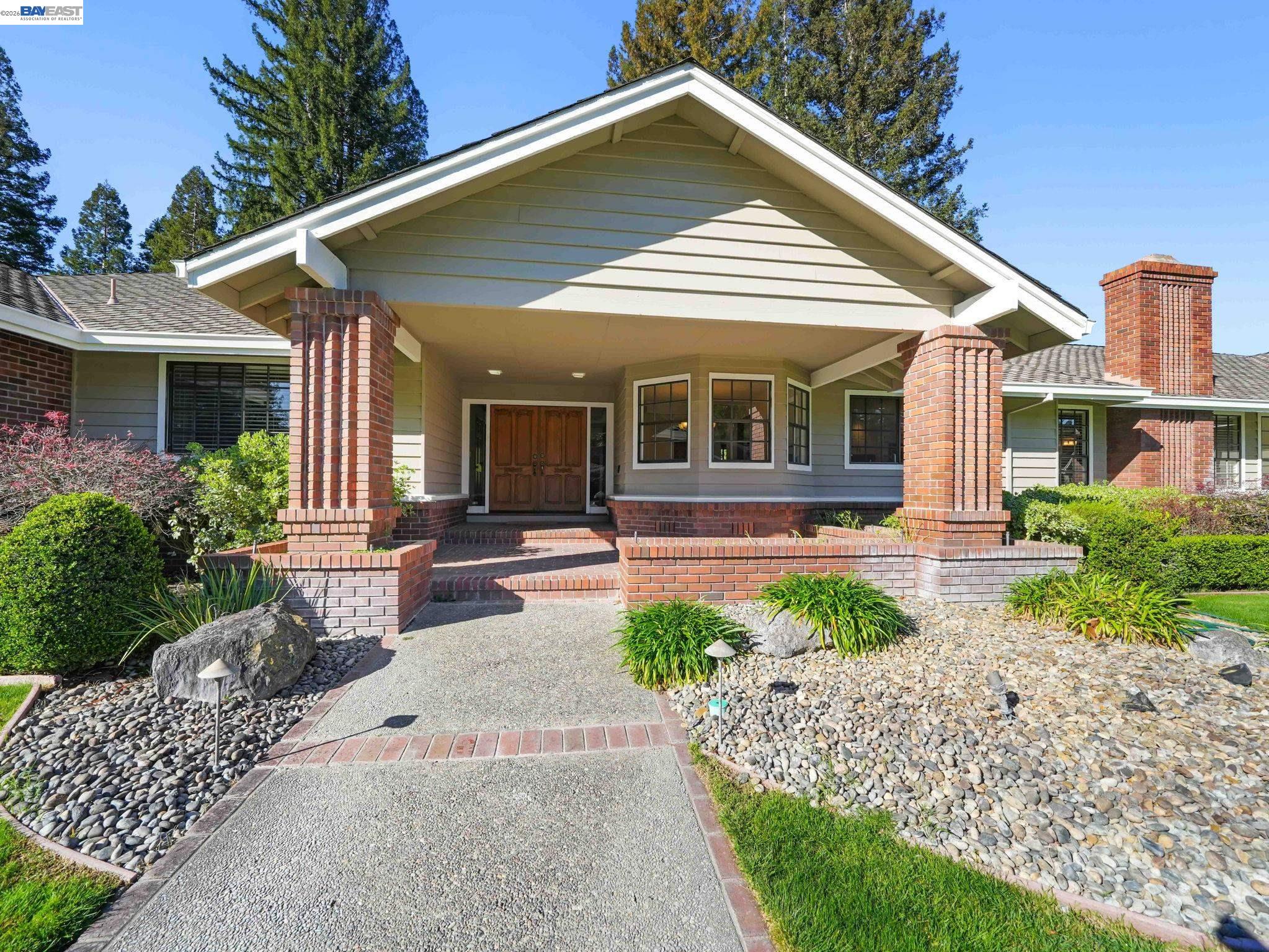 Detail Gallery Image 2 of 41 For 261 Saint Paul Dr, Alamo,  CA 94507 - 4 Beds | 3/1 Baths