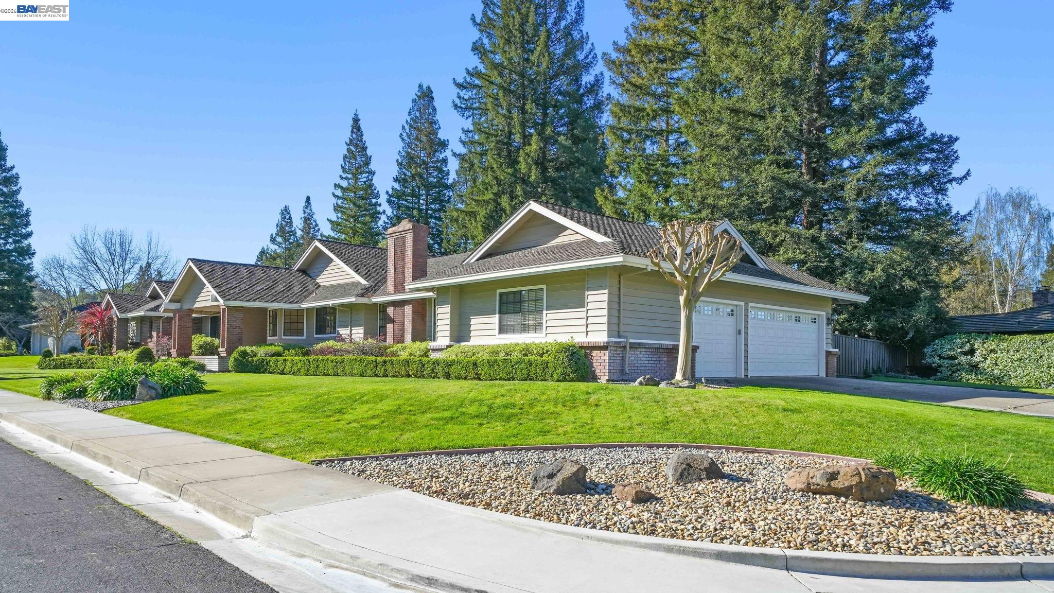 Detail Gallery Image 12 of 41 For 261 Saint Paul Dr, Alamo,  CA 94507 - 4 Beds | 3/1 Baths