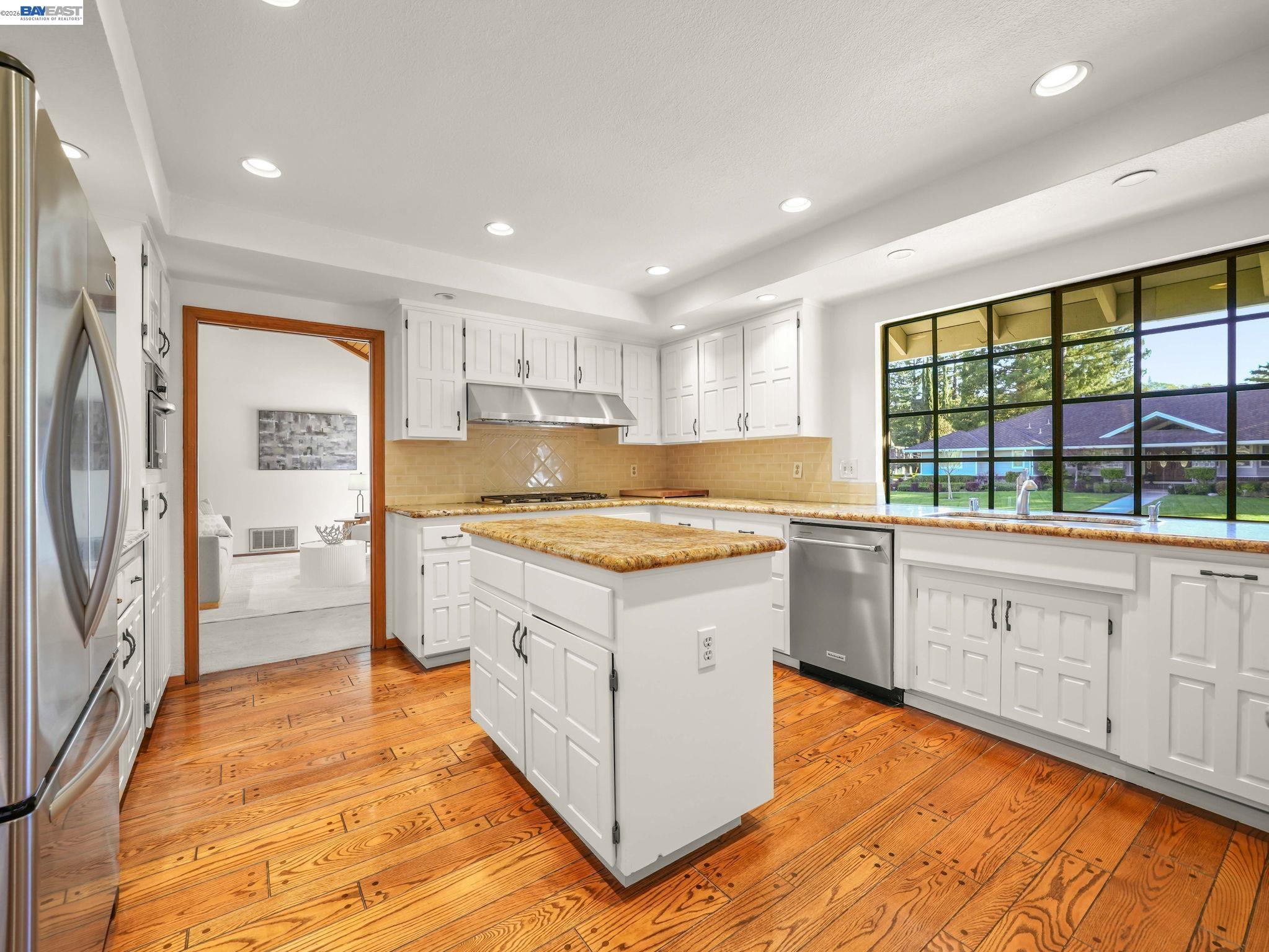 Detail Gallery Image 19 of 41 For 261 Saint Paul Dr, Alamo,  CA 94507 - 4 Beds | 3/1 Baths