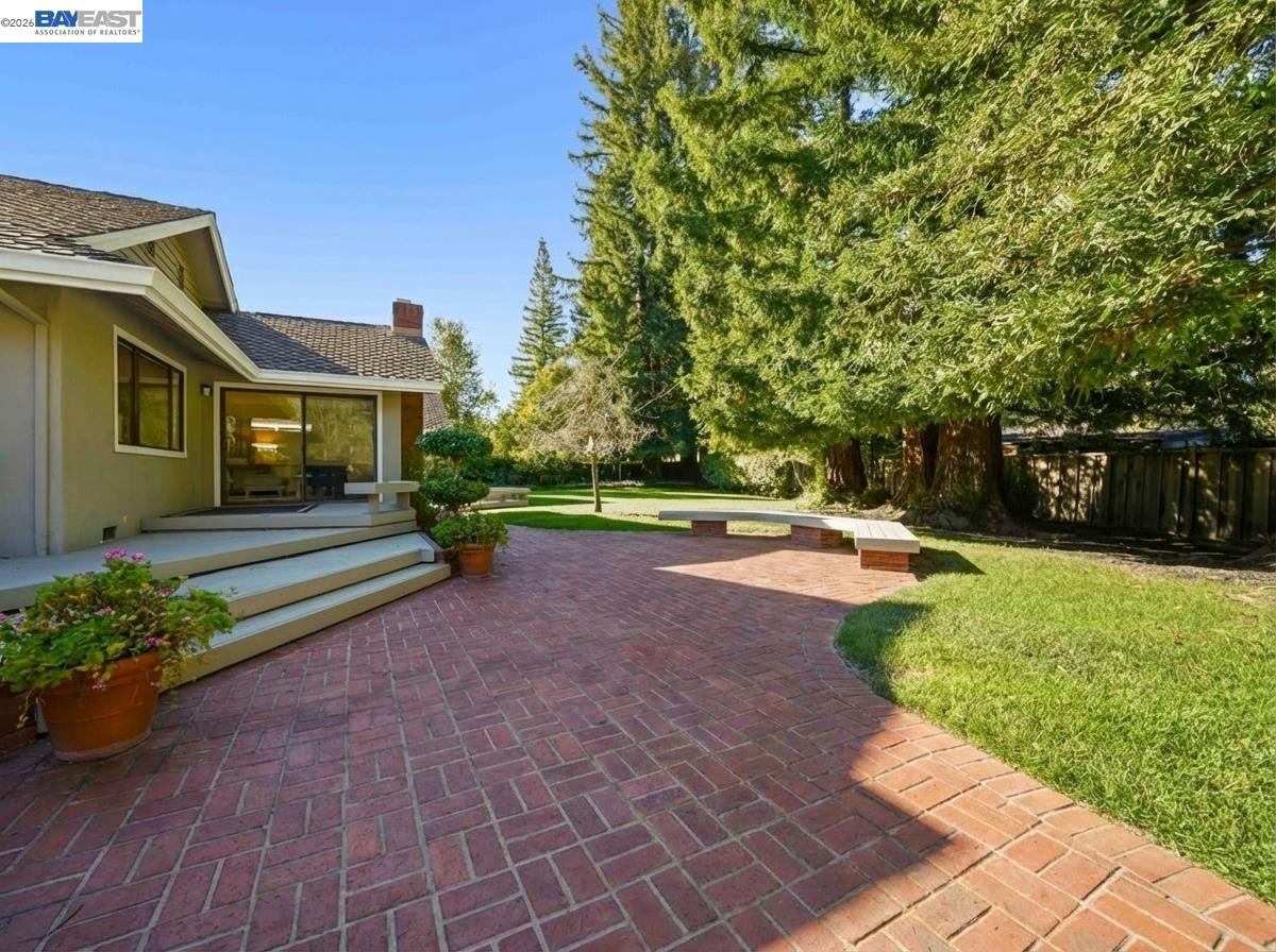 Detail Gallery Image 8 of 41 For 261 Saint Paul Dr, Alamo,  CA 94507 - 4 Beds | 3/1 Baths