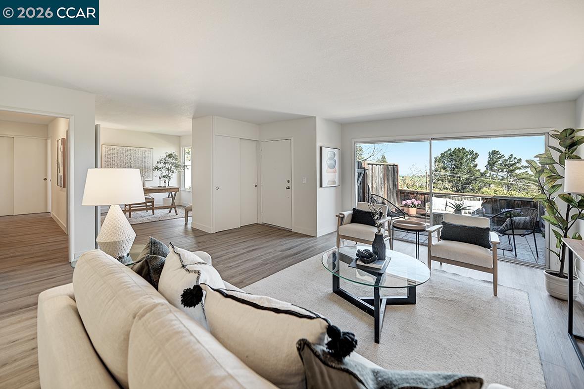 Front Image Thumbnail for CC41127250