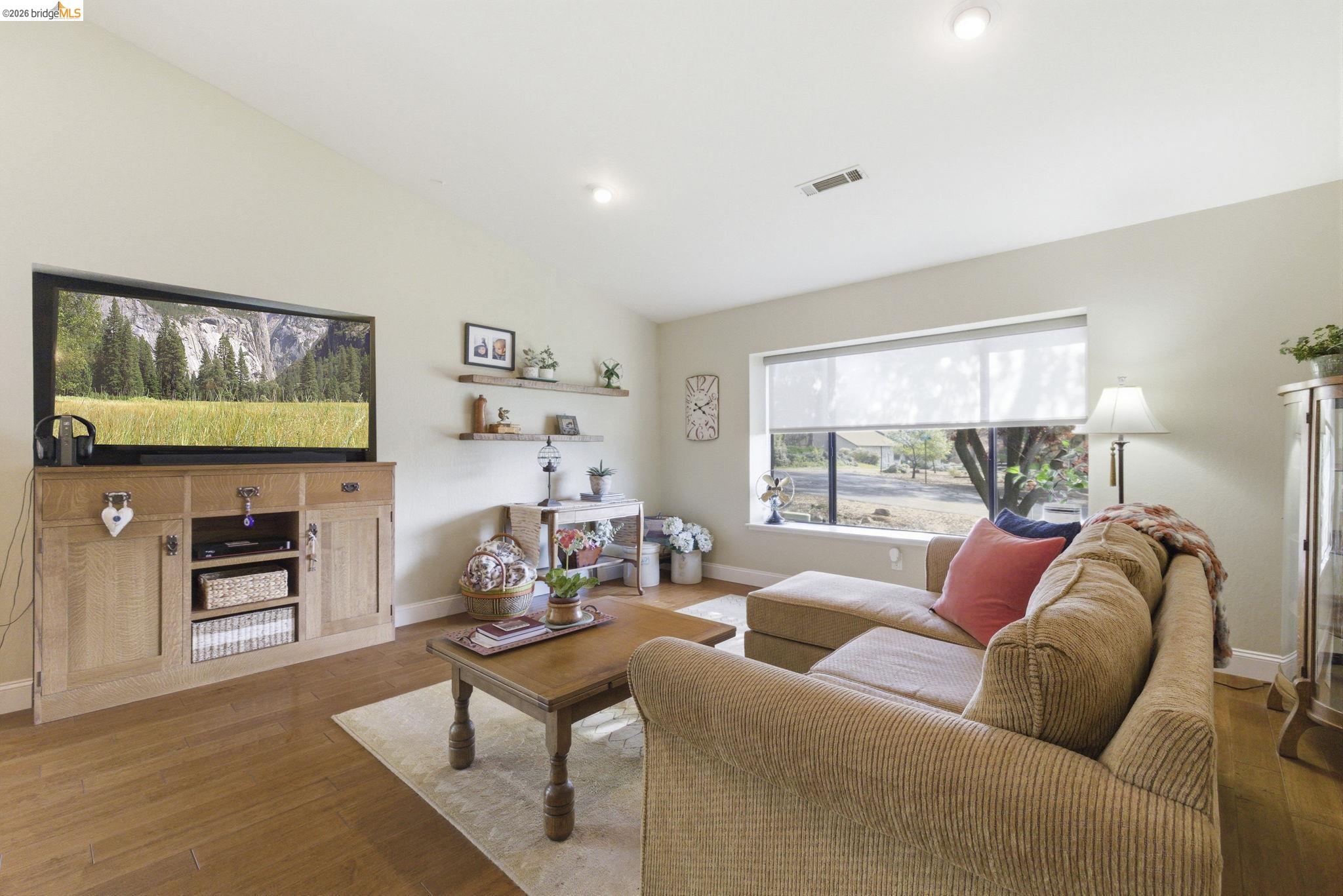 Detail Gallery Image 2 of 34 For 12930 Beckwith Cir, Sonora,  CA 95370 - 3 Beds | 2 Baths