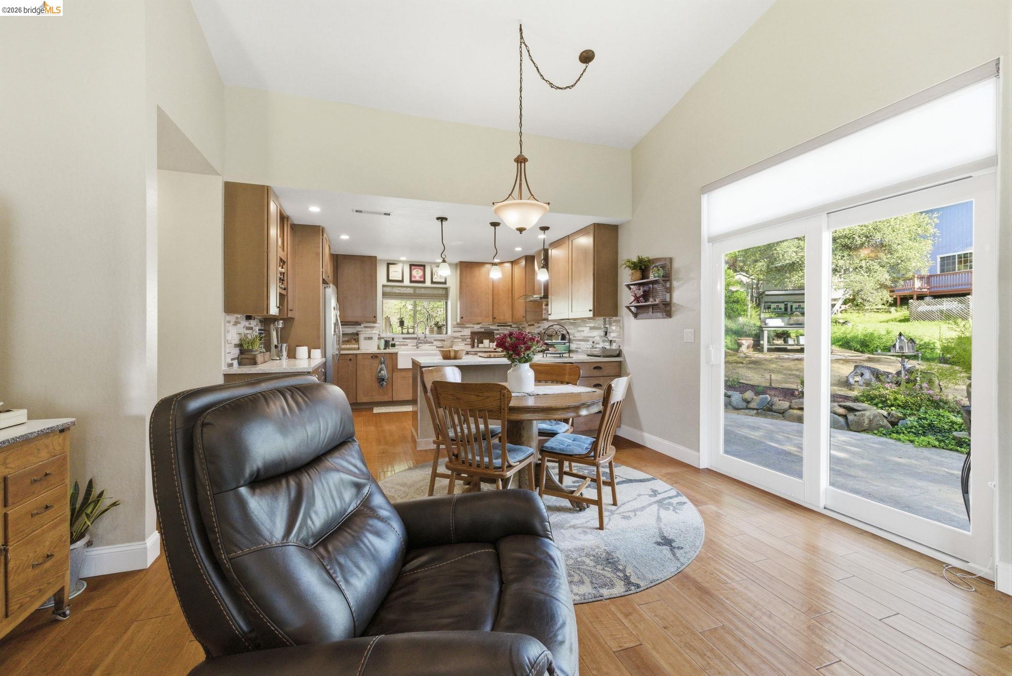 Detail Gallery Image 5 of 34 For 12930 Beckwith Cir, Sonora,  CA 95370 - 3 Beds | 2 Baths