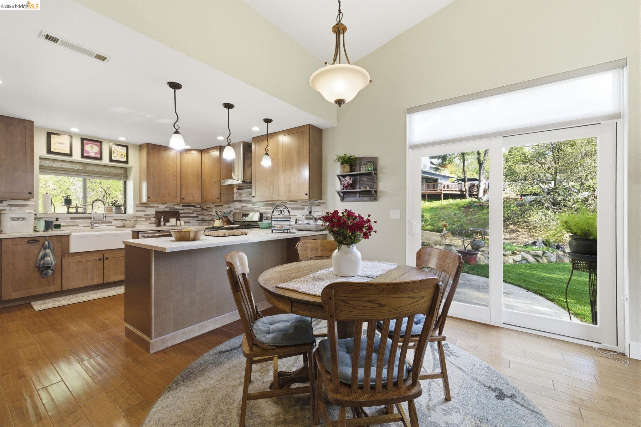 Detail Gallery Image 6 of 34 For 12930 Beckwith Cir, Sonora,  CA 95370 - 3 Beds | 2 Baths