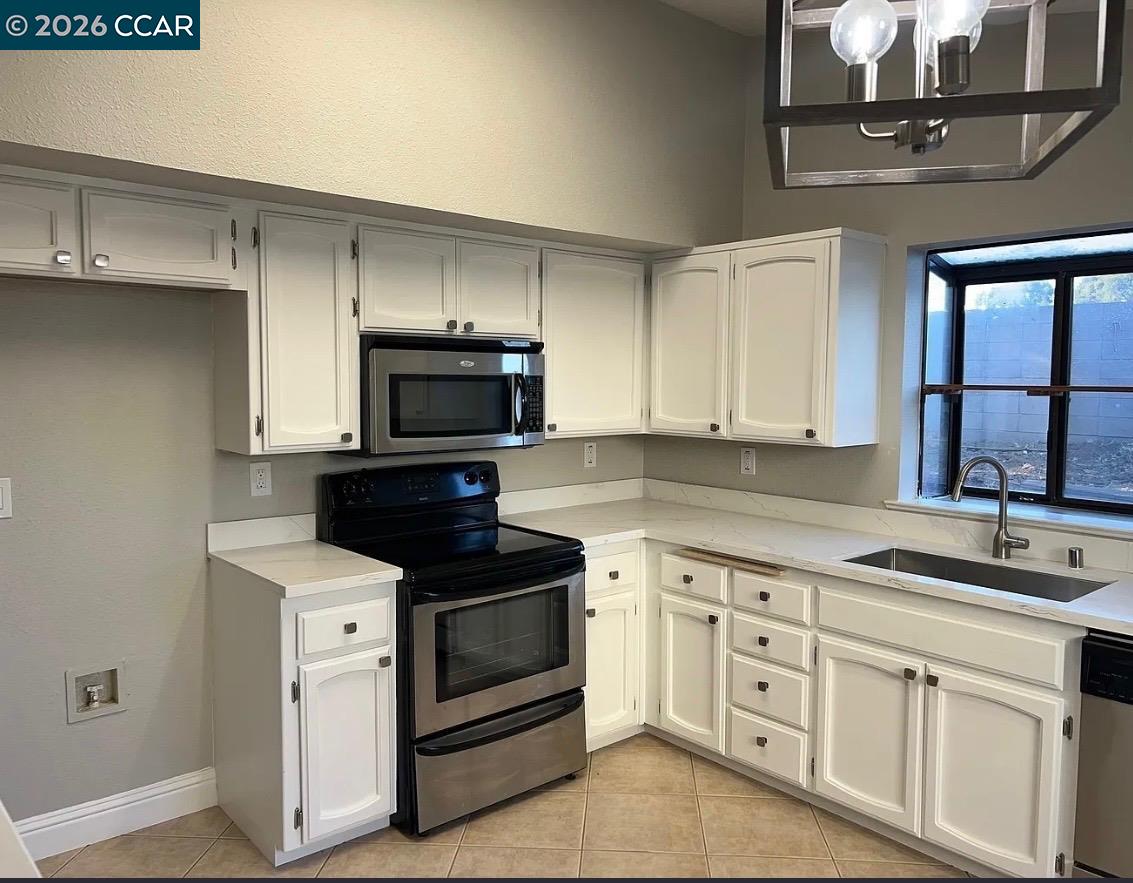 Detail Gallery Image 3 of 18 For 2405 Brazil Ct, Antioch,  CA 94509 - 3 Beds | 2 Baths