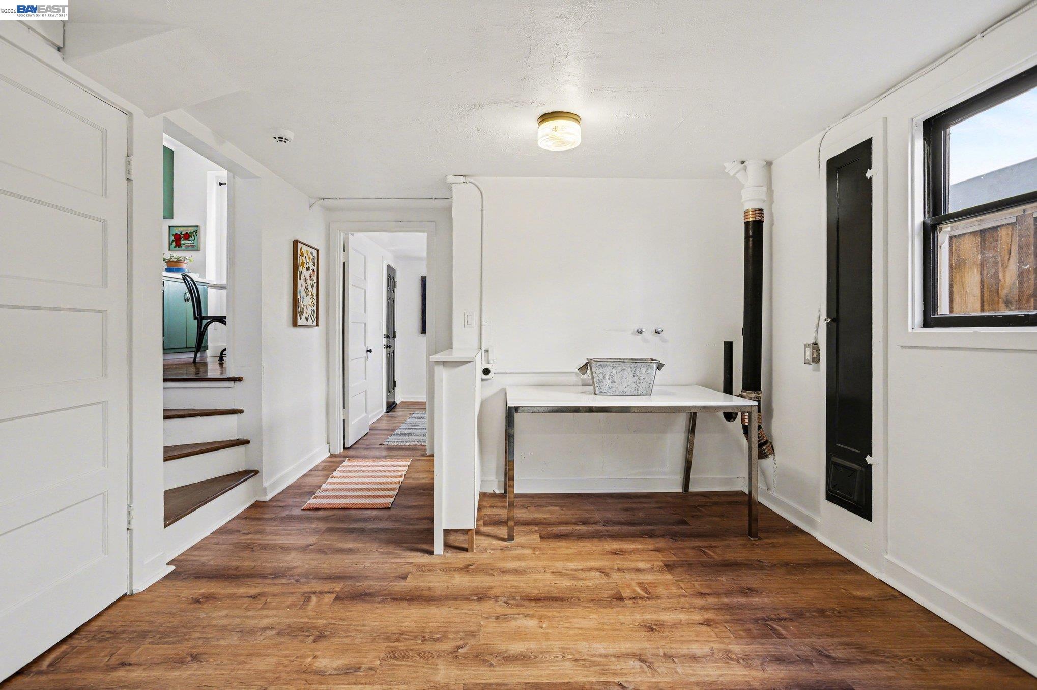 Detail Gallery Image 13 of 32 For 3024 Fernside Blvd, Alameda,  CA 94501 - 3 Beds | 1/1 Baths