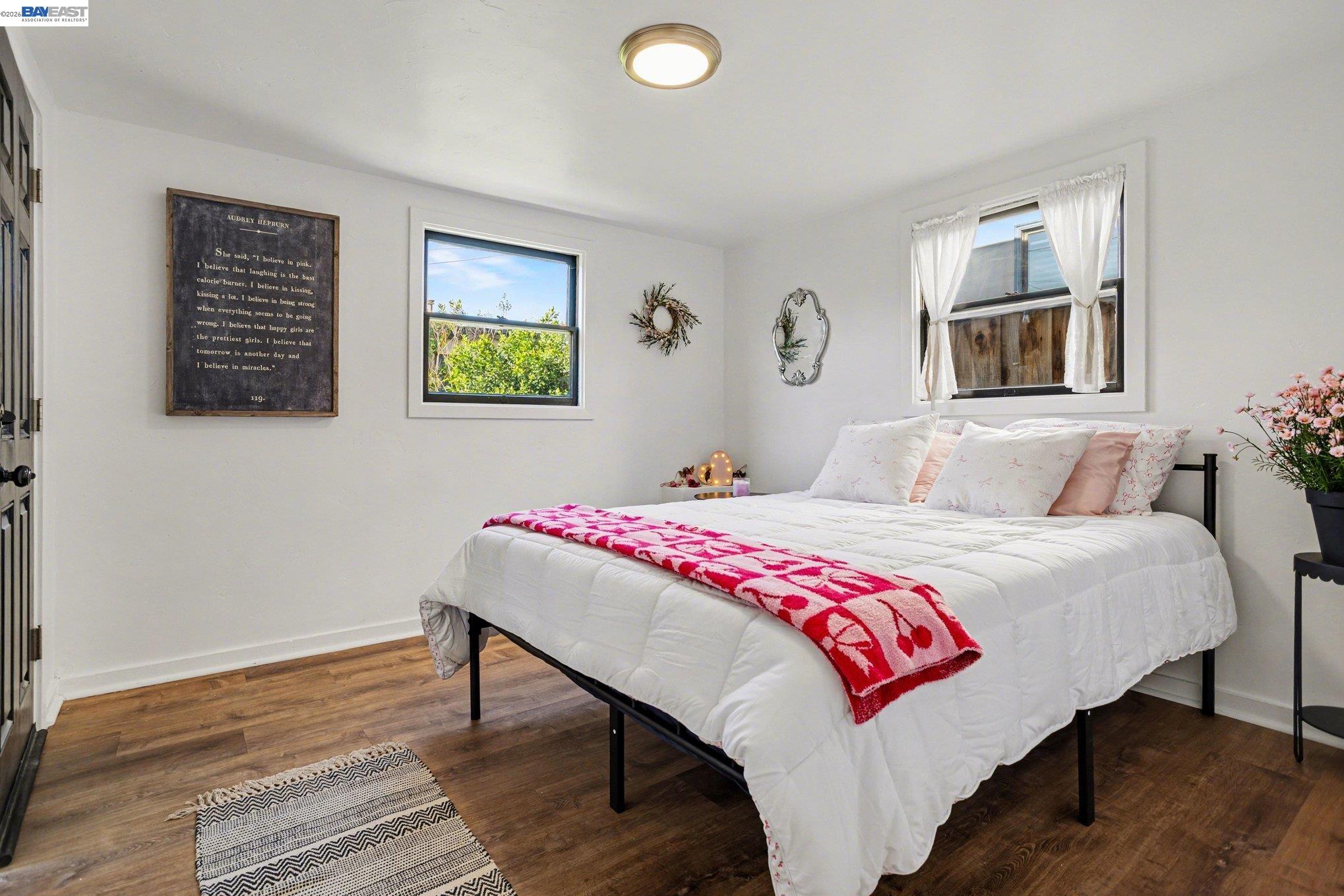 Detail Gallery Image 19 of 32 For 3024 Fernside Blvd, Alameda,  CA 94501 - 3 Beds | 1/1 Baths