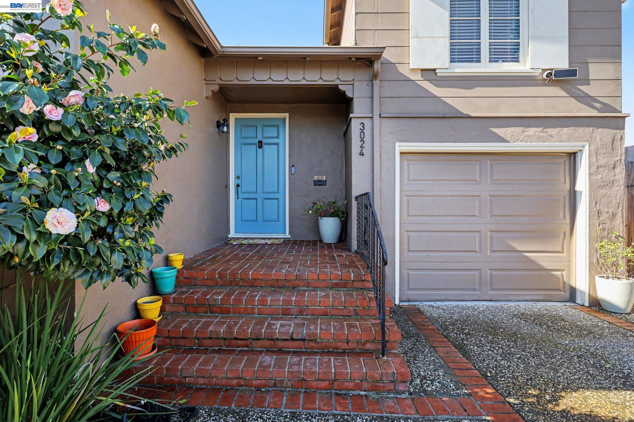Detail Gallery Image 3 of 32 For 3024 Fernside Blvd, Alameda,  CA 94501 - 3 Beds | 1/1 Baths
