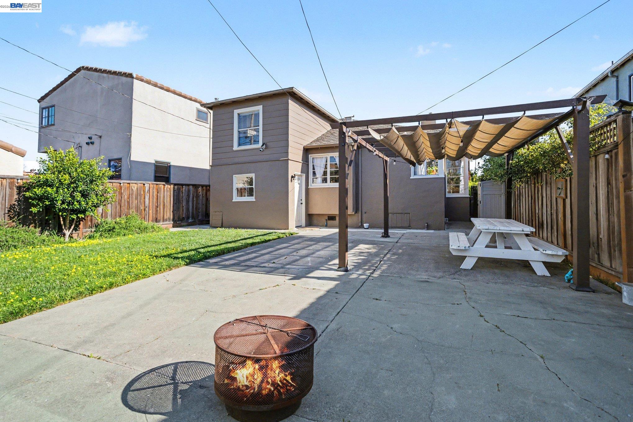 Detail Gallery Image 25 of 32 For 3024 Fernside Blvd, Alameda,  CA 94501 - 3 Beds | 1/1 Baths