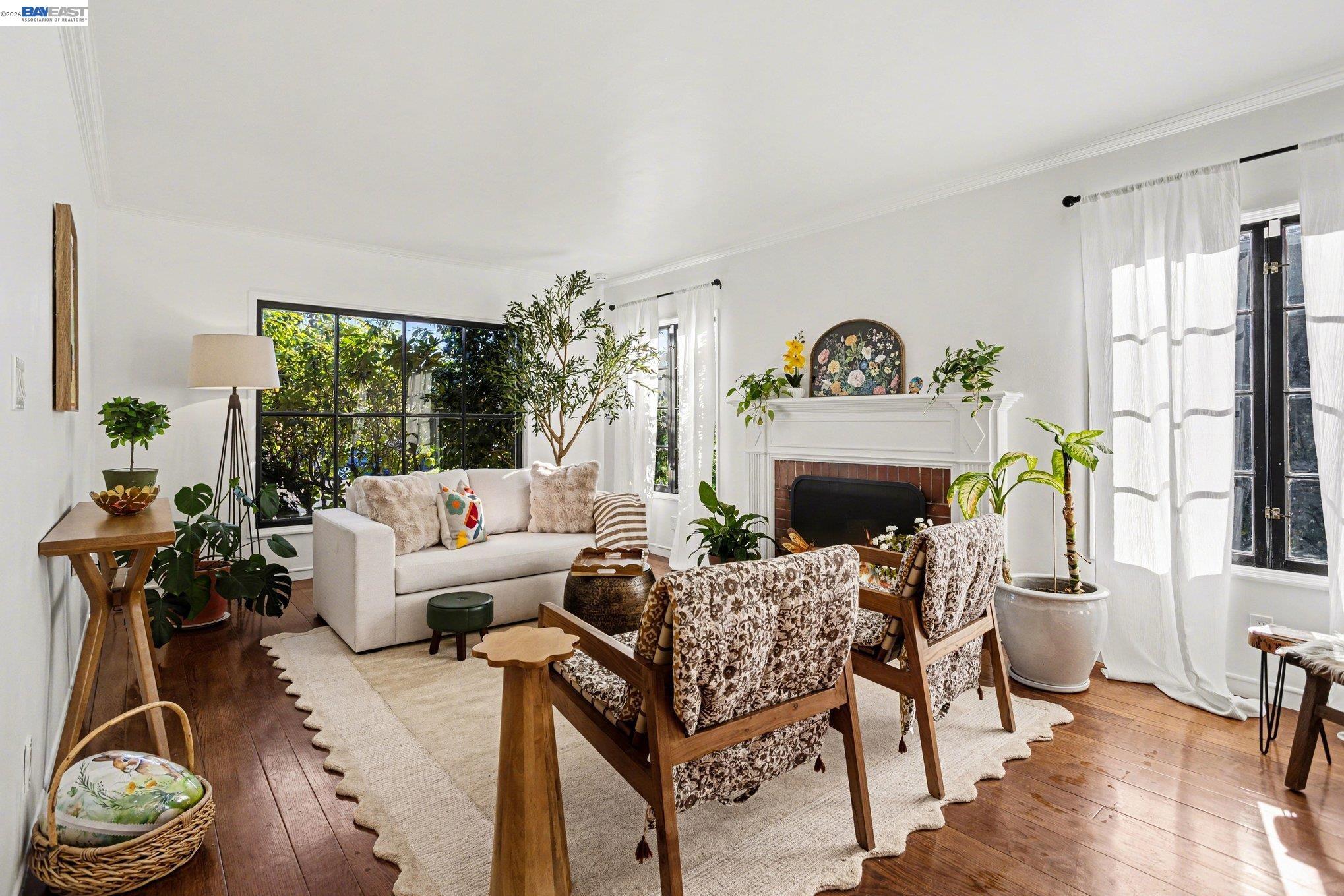 Detail Gallery Image 7 of 32 For 3024 Fernside Blvd, Alameda,  CA 94501 - 3 Beds | 1/1 Baths