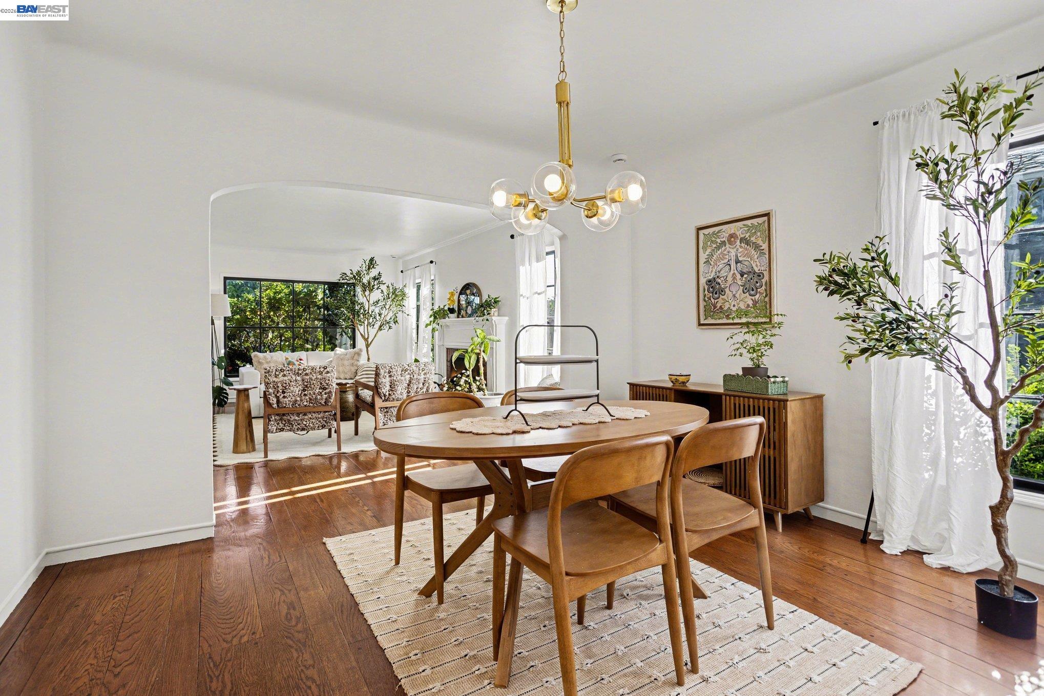 Detail Gallery Image 8 of 32 For 3024 Fernside Blvd, Alameda,  CA 94501 - 3 Beds | 1/1 Baths