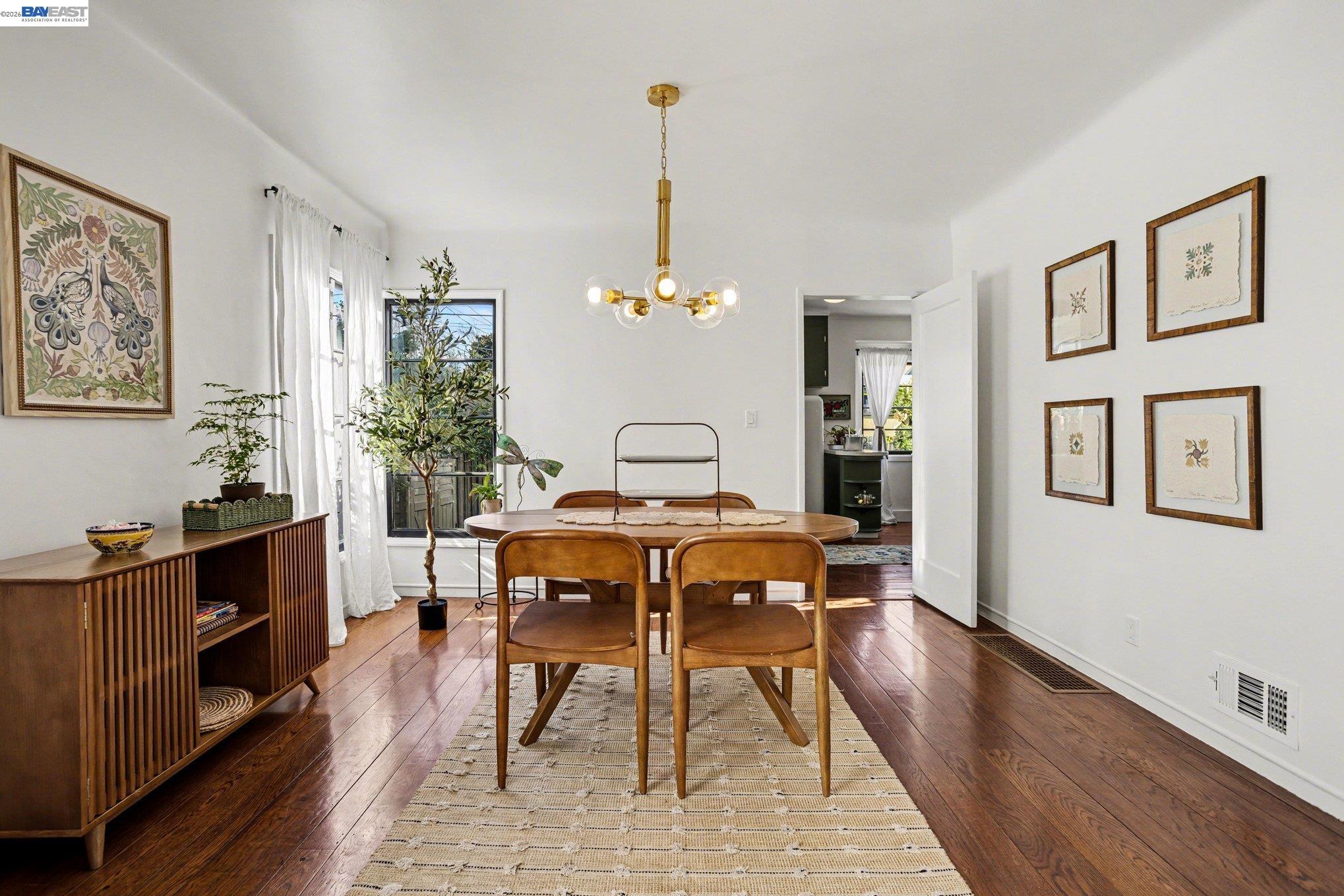 Detail Gallery Image 9 of 32 For 3024 Fernside Blvd, Alameda,  CA 94501 - 3 Beds | 1/1 Baths