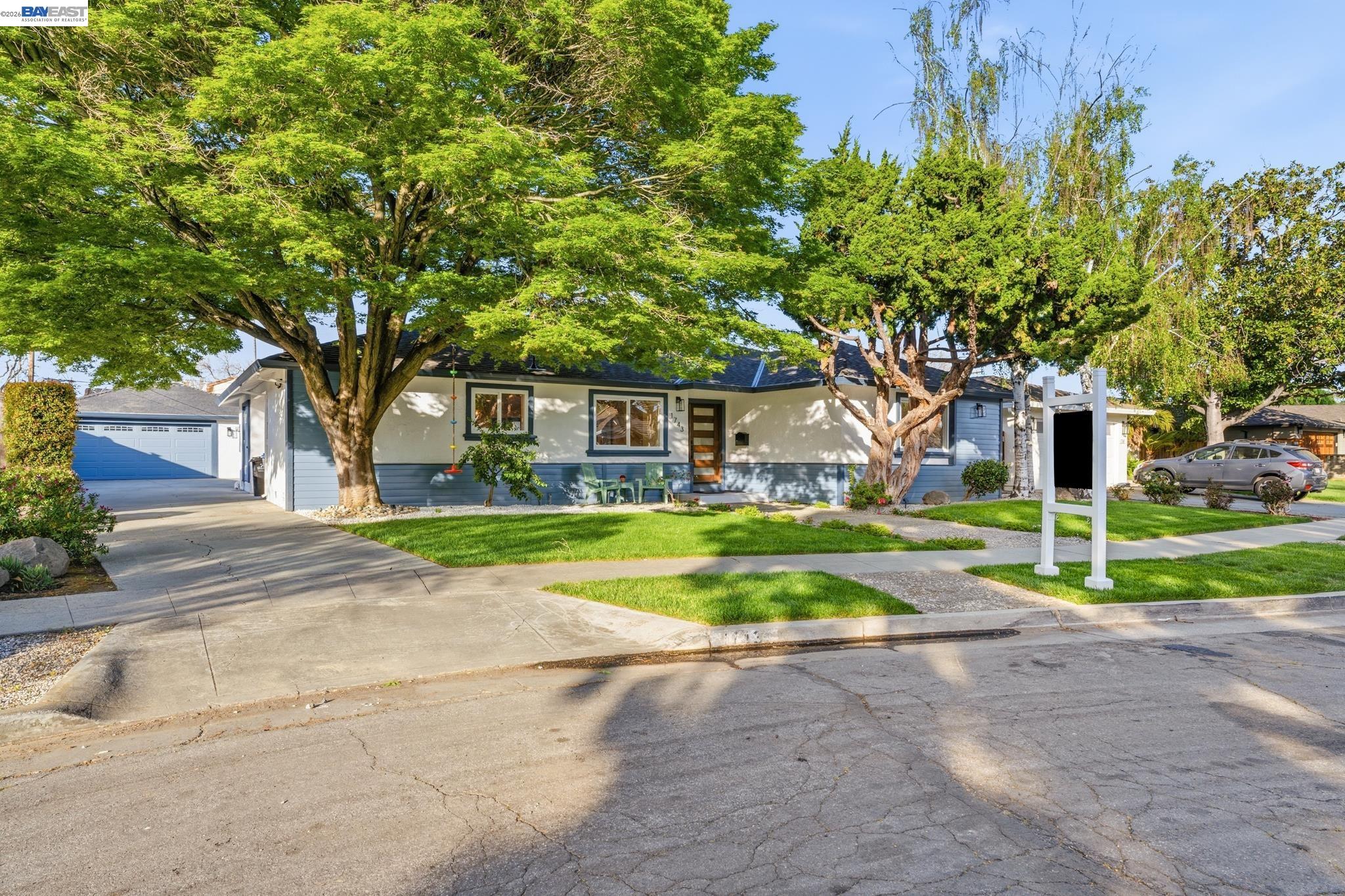 Detail Gallery Image 2 of 42 For 1743 Willow Creek Ct, San Jose,  CA 95124 - 4 Beds | 3 Baths
