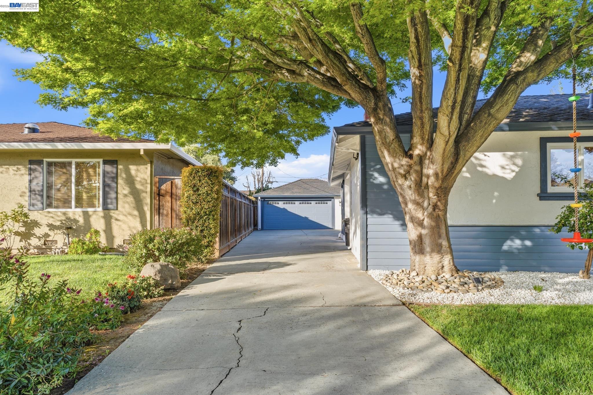 Detail Gallery Image 3 of 42 For 1743 Willow Creek Ct, San Jose,  CA 95124 - 4 Beds | 3 Baths
