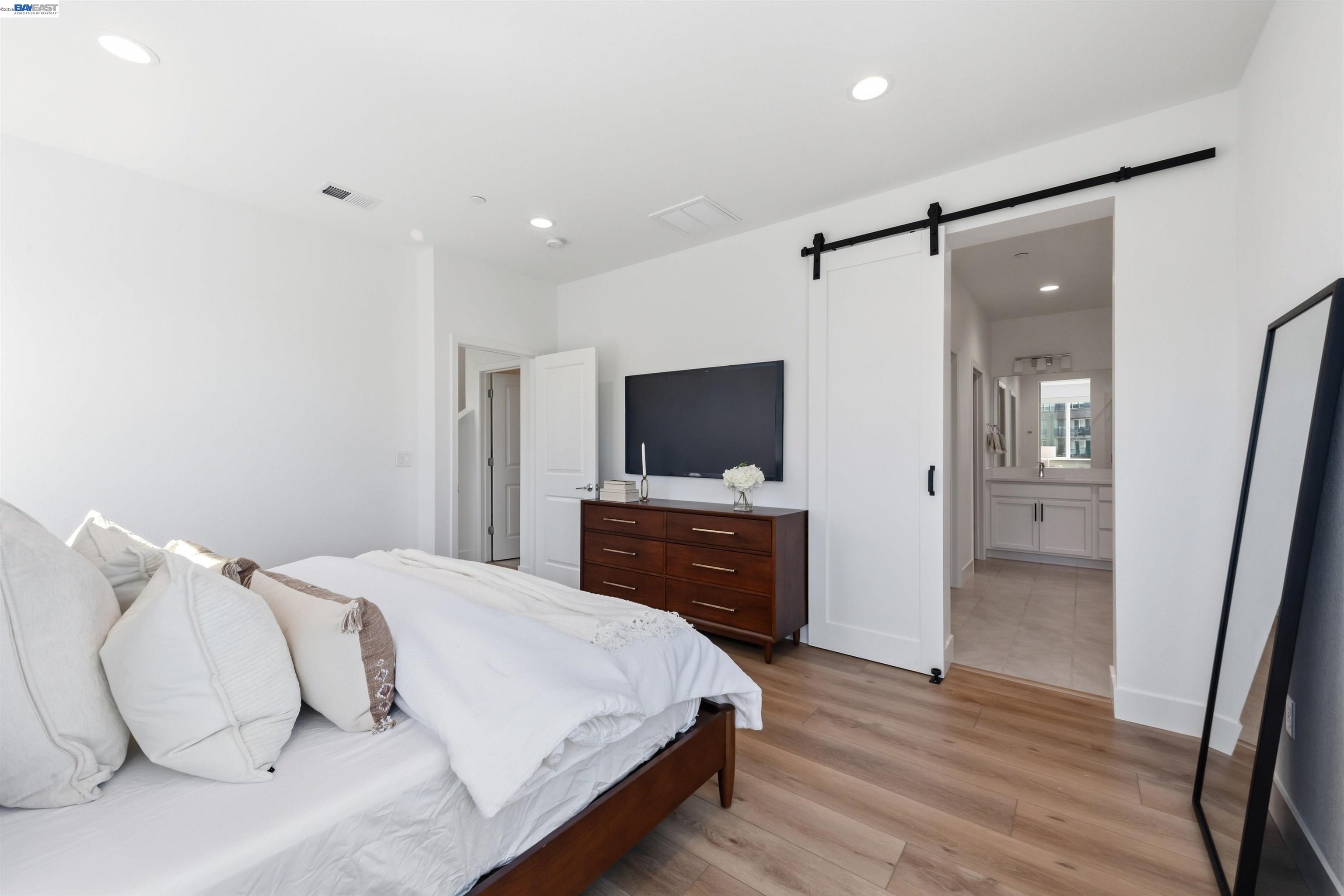 Photo #15: 41127262 Listing: Photo #15