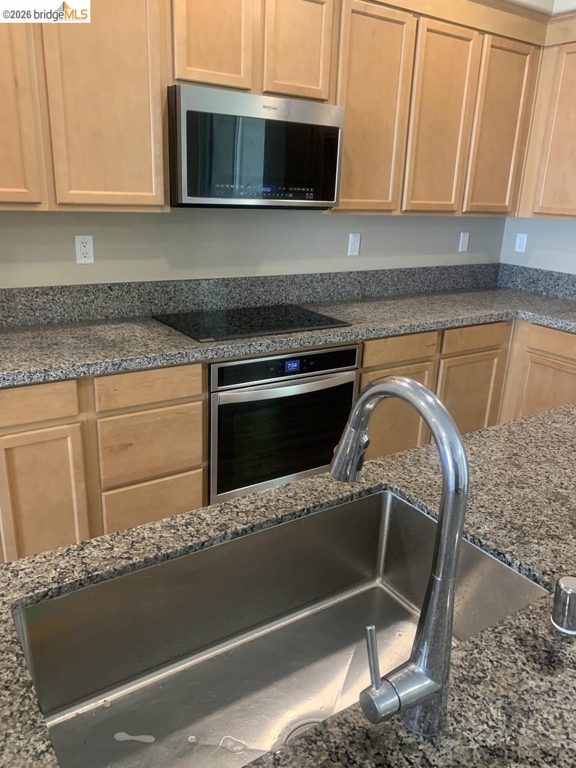 Detail Gallery Image 4 of 20 For 3068 Windwalker Walk, Sacramento,  CA 95833 - 4 Beds | 3/1 Baths